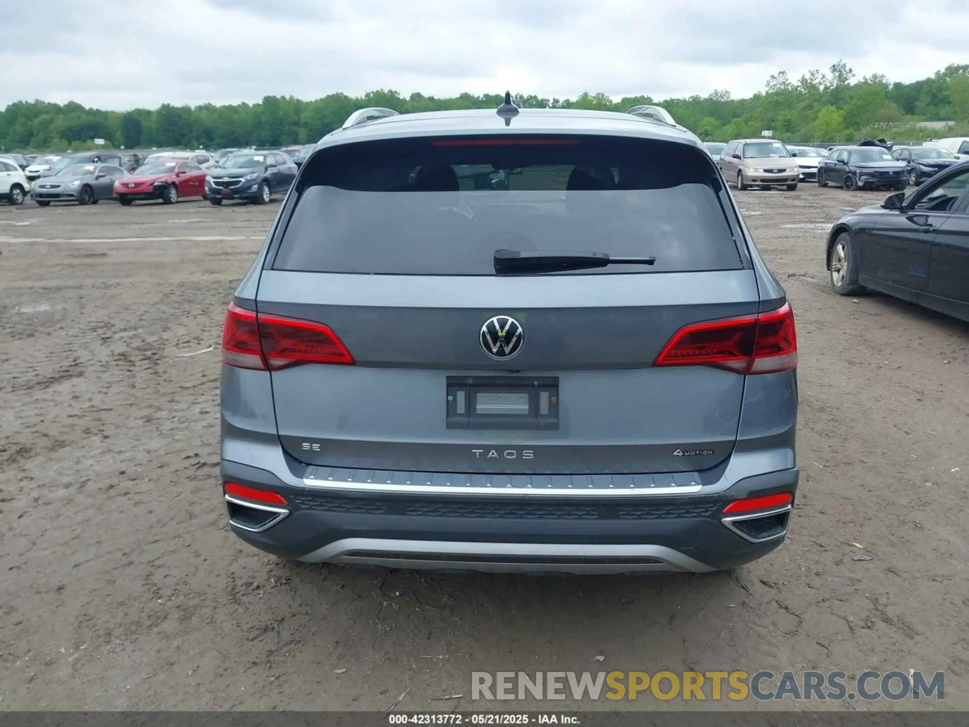 17 Photograph of a damaged car 3VVUX7B26PM370687 VOLKSWAGEN TAOS 2023