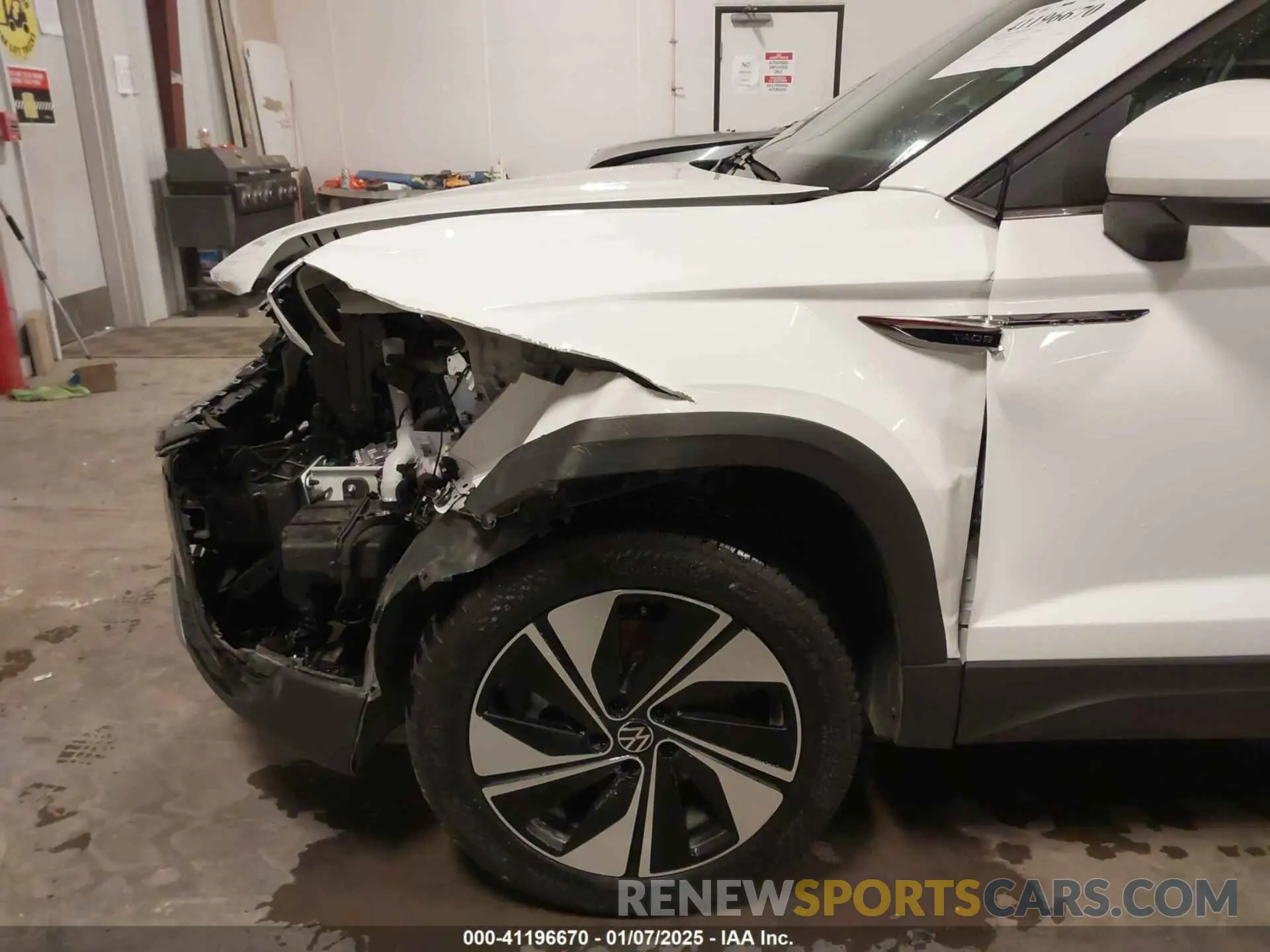 17 Фотография поврежденного автомобиля 3VVVX7B20PM373721 VOLKSWAGEN TAOS 2023