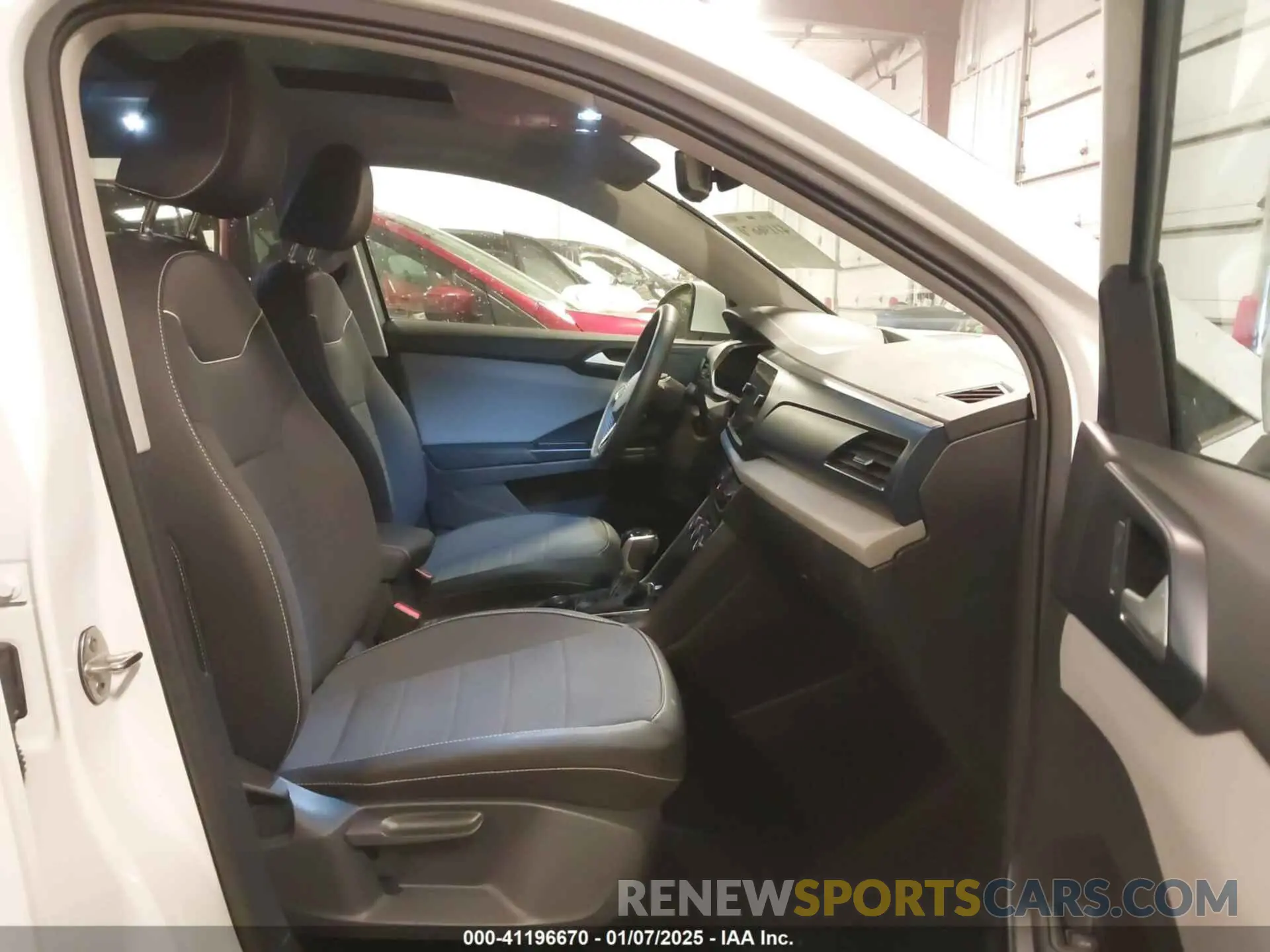 5 Фотография поврежденного автомобиля 3VVVX7B20PM373721 VOLKSWAGEN TAOS 2023