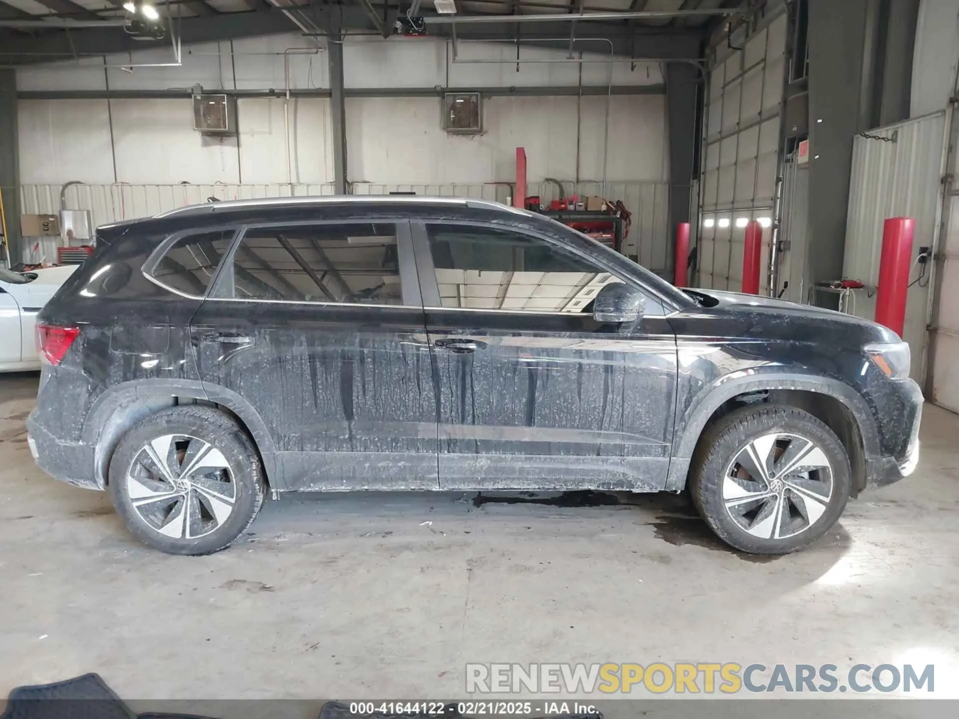 14 Photograph of a damaged car 3VVVX7B23PM366133 VOLKSWAGEN TAOS 2023