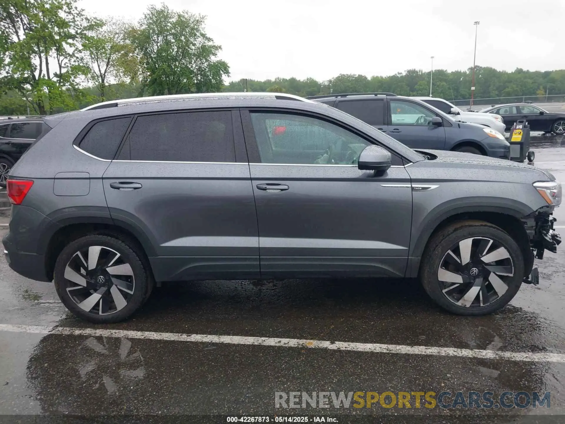 13 Photograph of a damaged car 3VV4X7B24RM131268 VOLKSWAGEN TAOS 2024