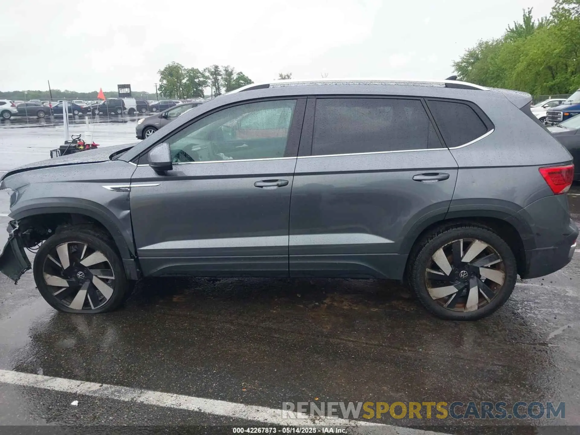 14 Photograph of a damaged car 3VV4X7B24RM131268 VOLKSWAGEN TAOS 2024