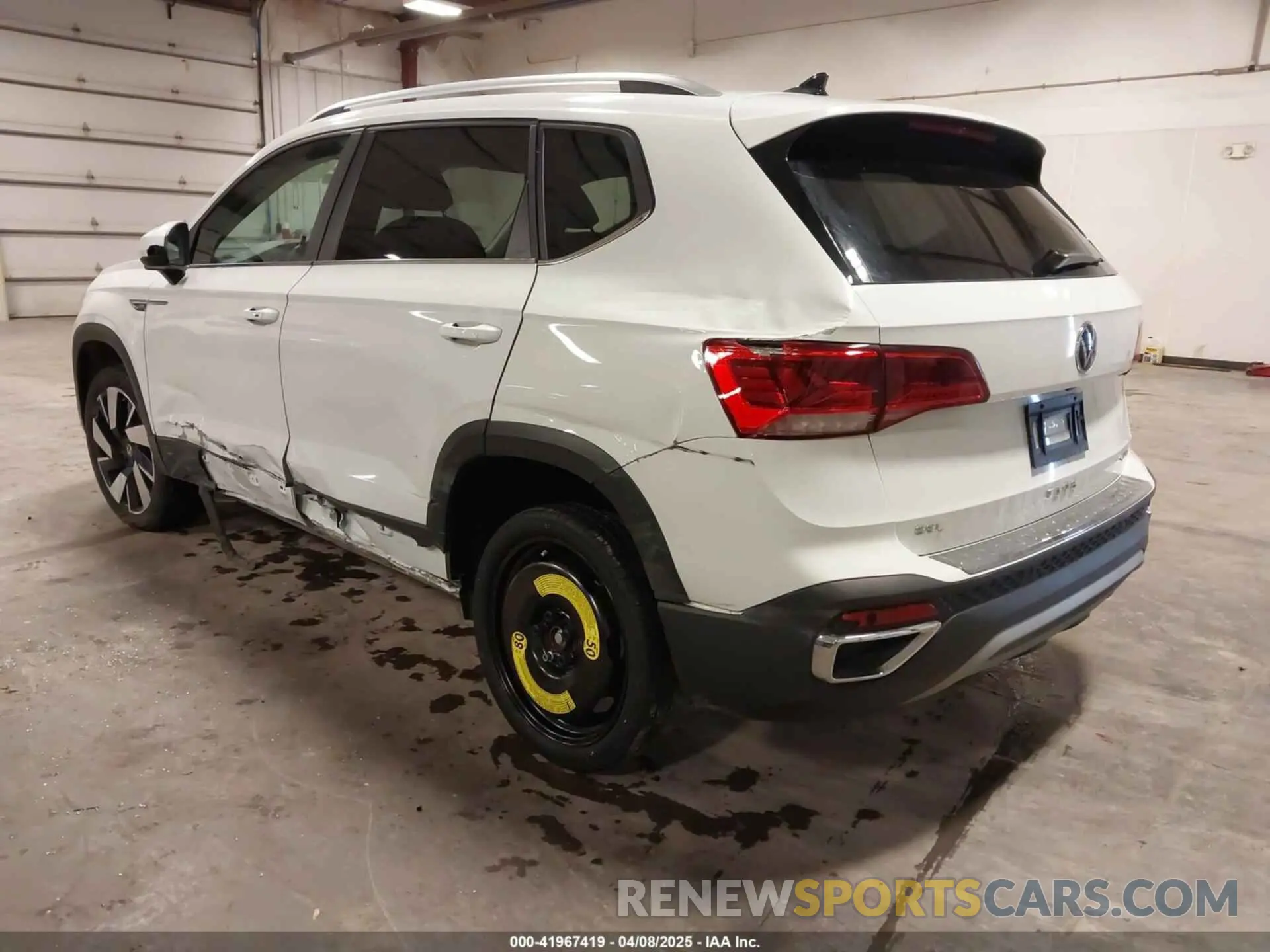 3 Фотография поврежденного автомобиля 3VV4X7B27RM048952 VOLKSWAGEN TAOS 2024