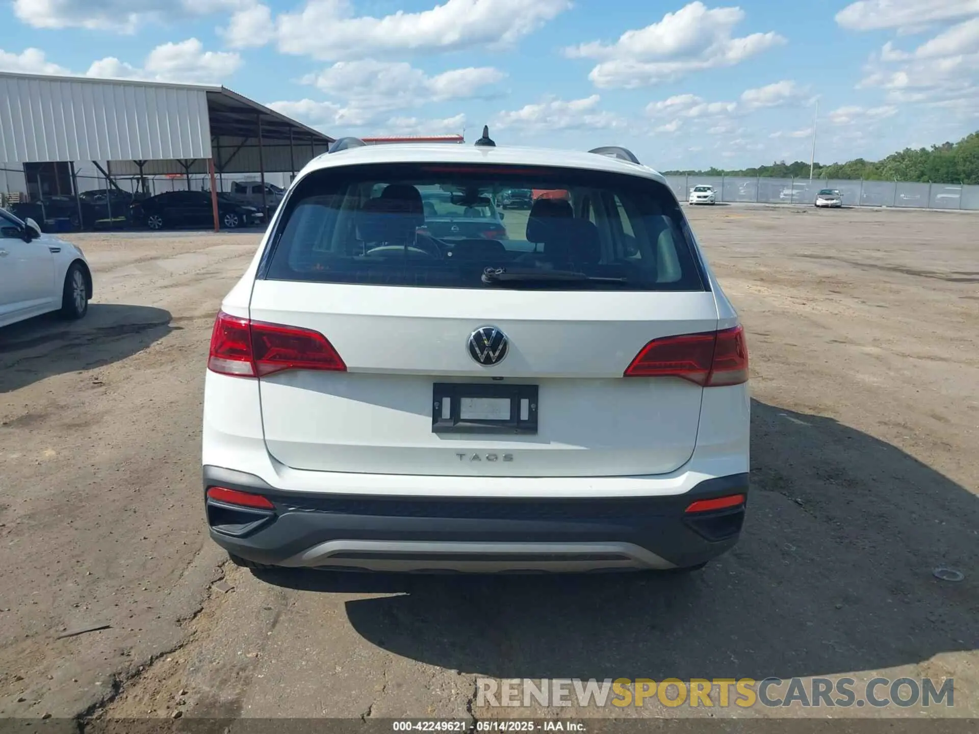 16 Photograph of a damaged car 3VV5X7B22RM032517 VOLKSWAGEN TAOS 2024