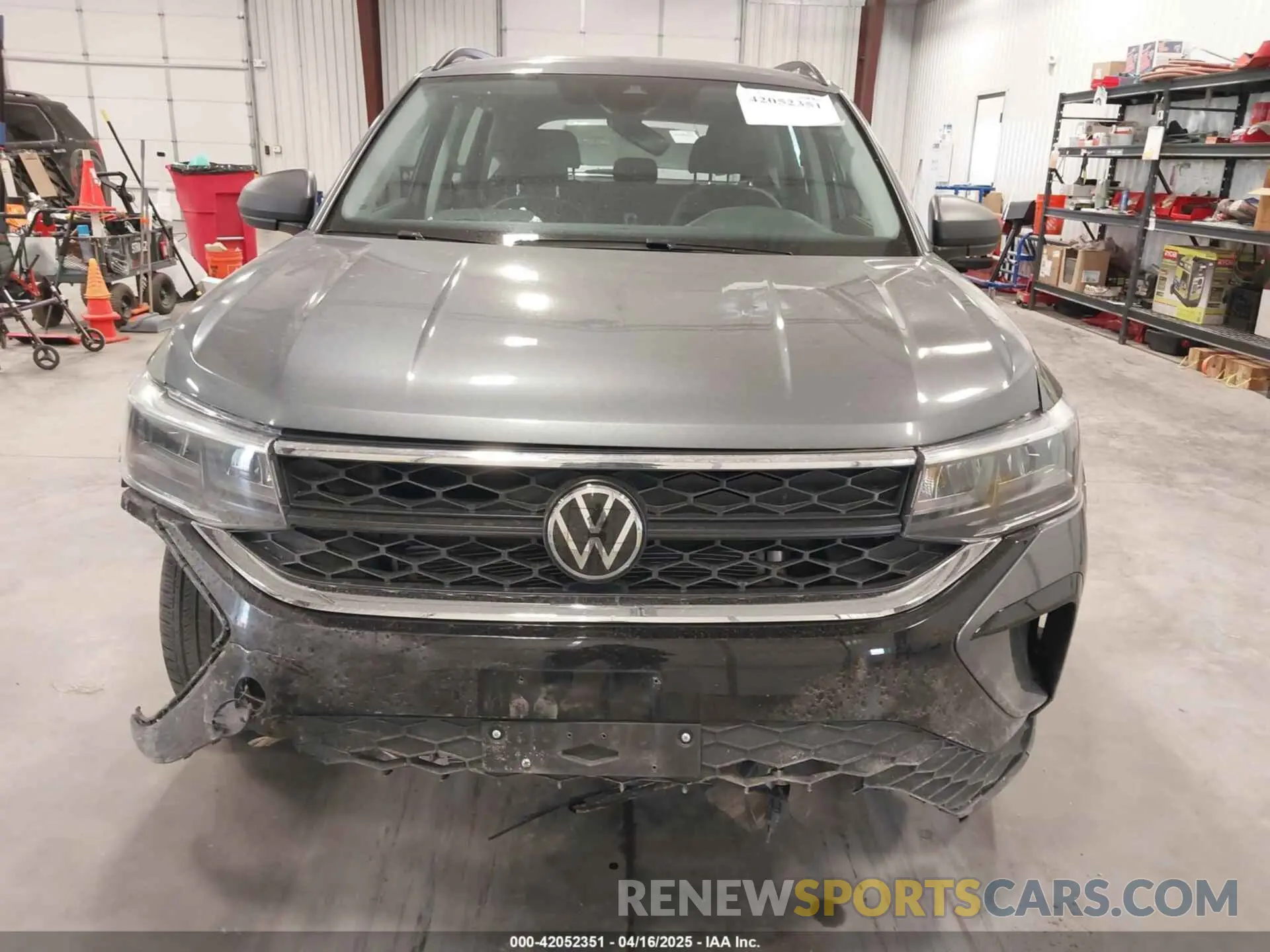 12 Photograph of a damaged car 3VV5X7B23RM002653 VOLKSWAGEN TAOS 2024