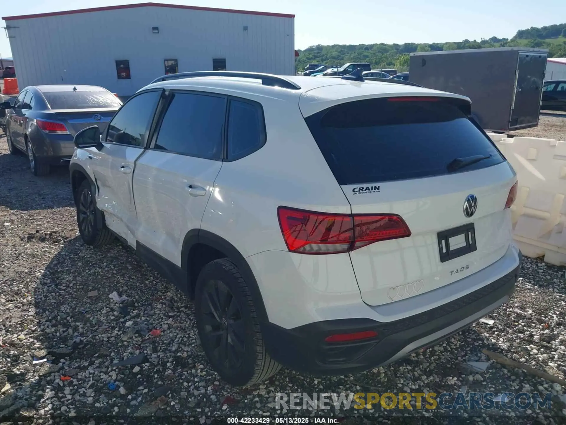3 Photograph of a damaged car 3VV5X7B23RM101795 VOLKSWAGEN TAOS 2024
