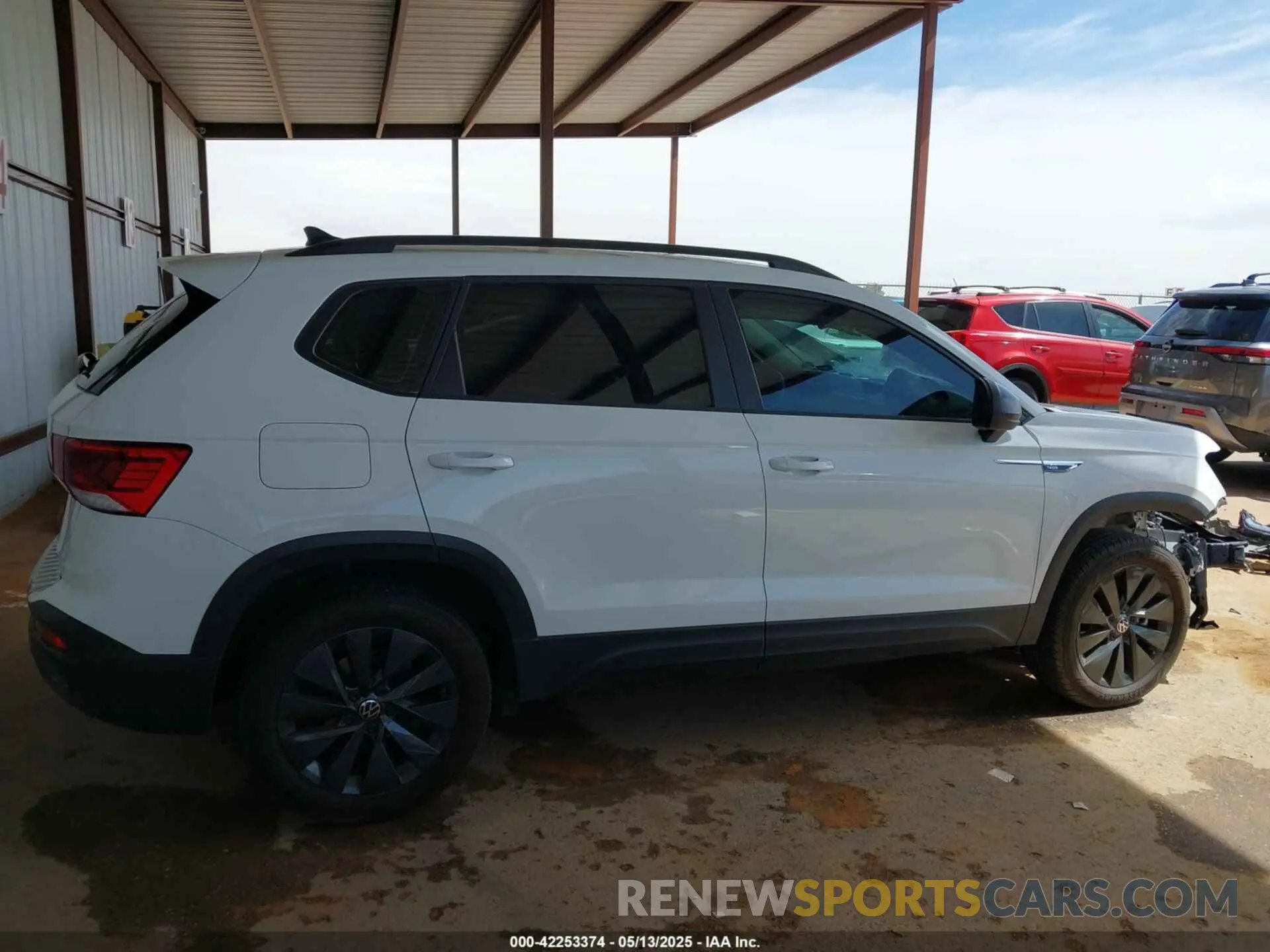 13 Photograph of a damaged car 3VV5X7B25RM074471 VOLKSWAGEN TAOS 2024