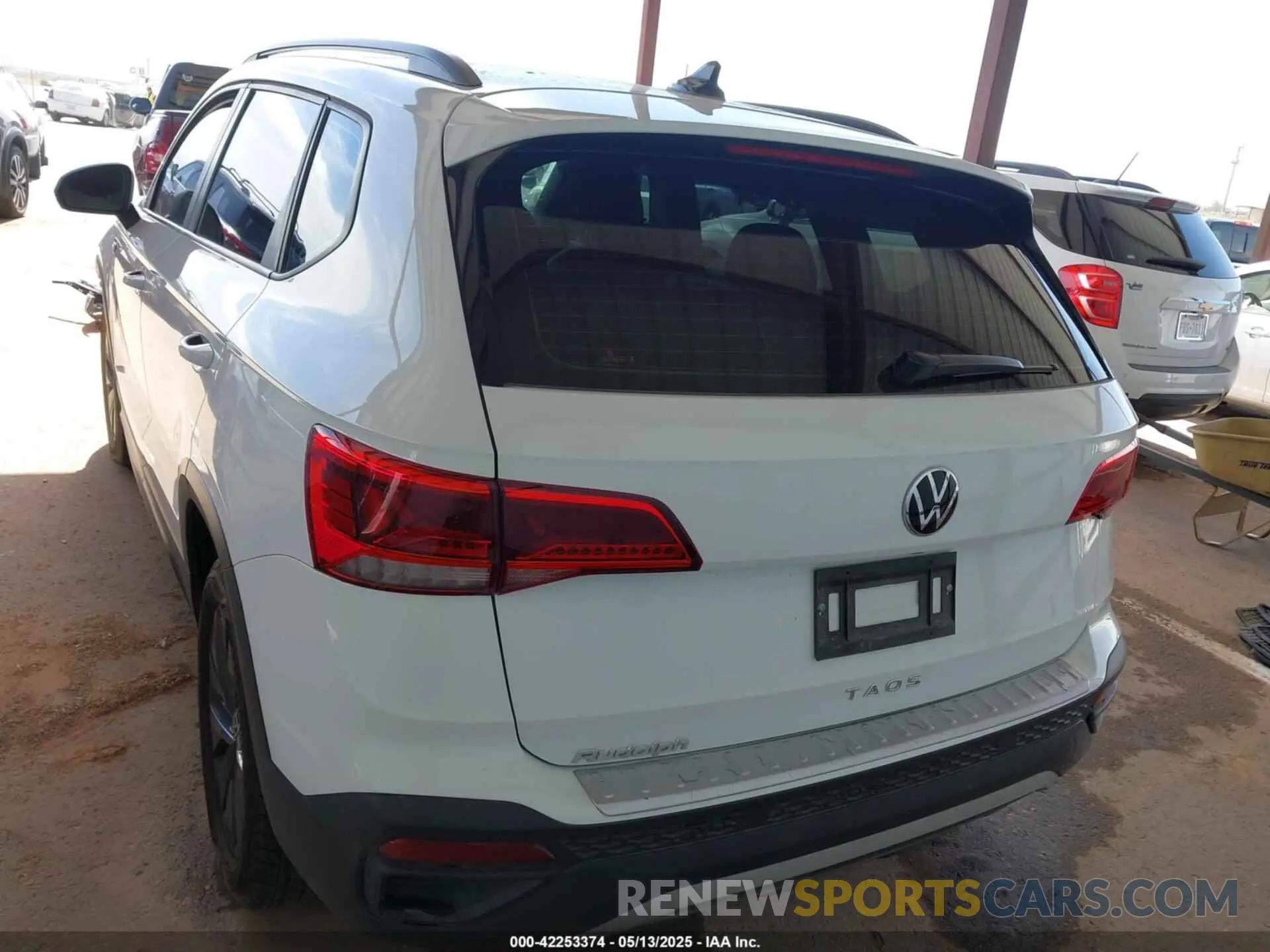 16 Photograph of a damaged car 3VV5X7B25RM074471 VOLKSWAGEN TAOS 2024
