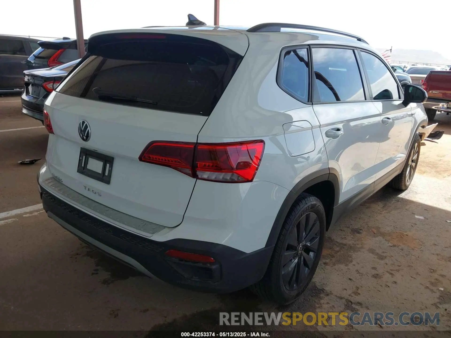 4 Photograph of a damaged car 3VV5X7B25RM074471 VOLKSWAGEN TAOS 2024
