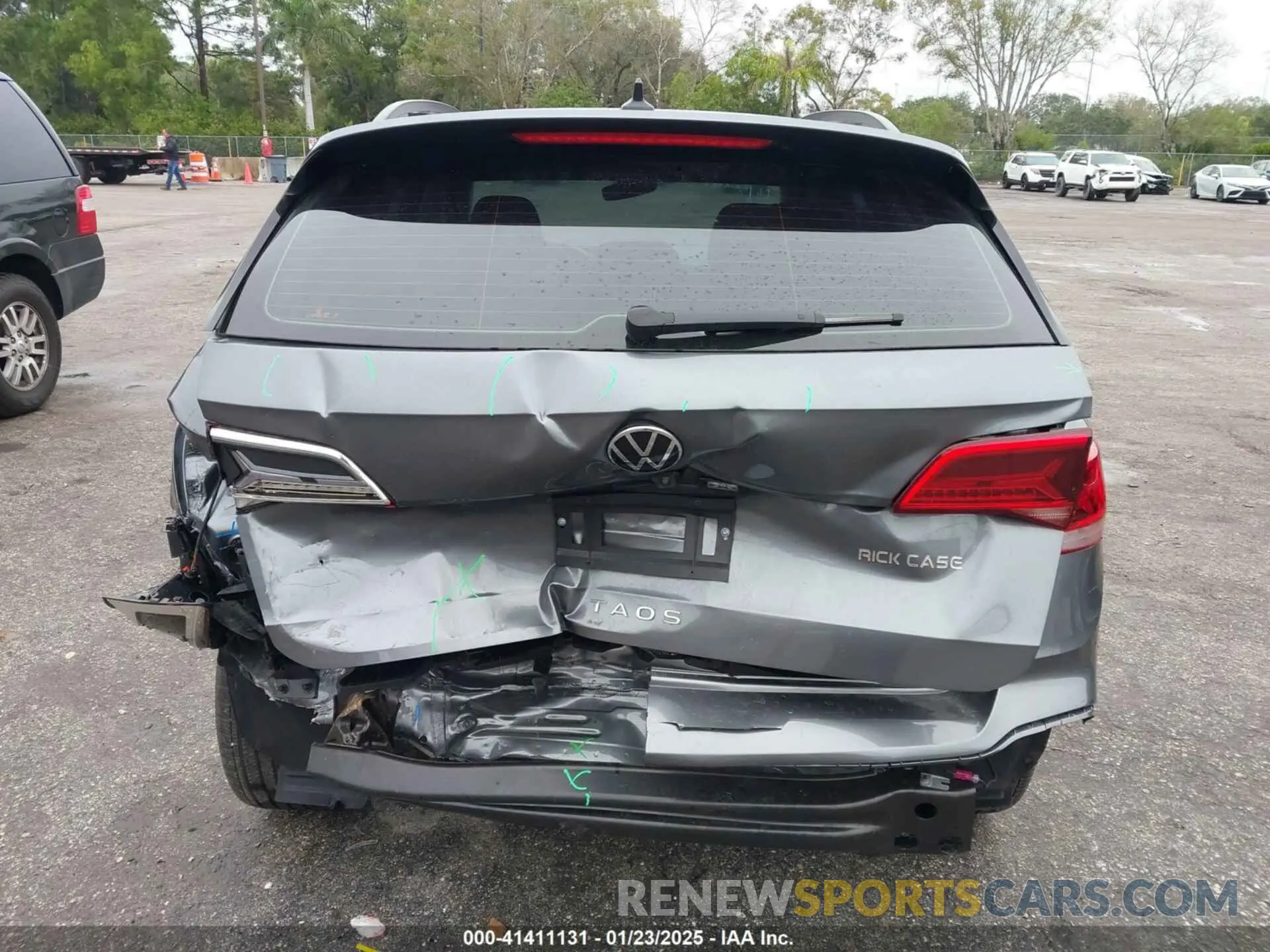 15 Photograph of a damaged car 3VV5X7B25RM104276 VOLKSWAGEN TAOS 2024