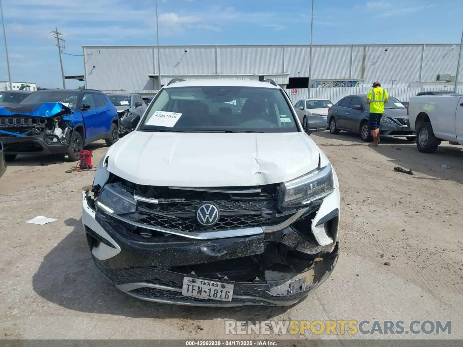 12 Фотография поврежденного автомобиля 3VV5X7B28RM010019 VOLKSWAGEN TAOS 2024