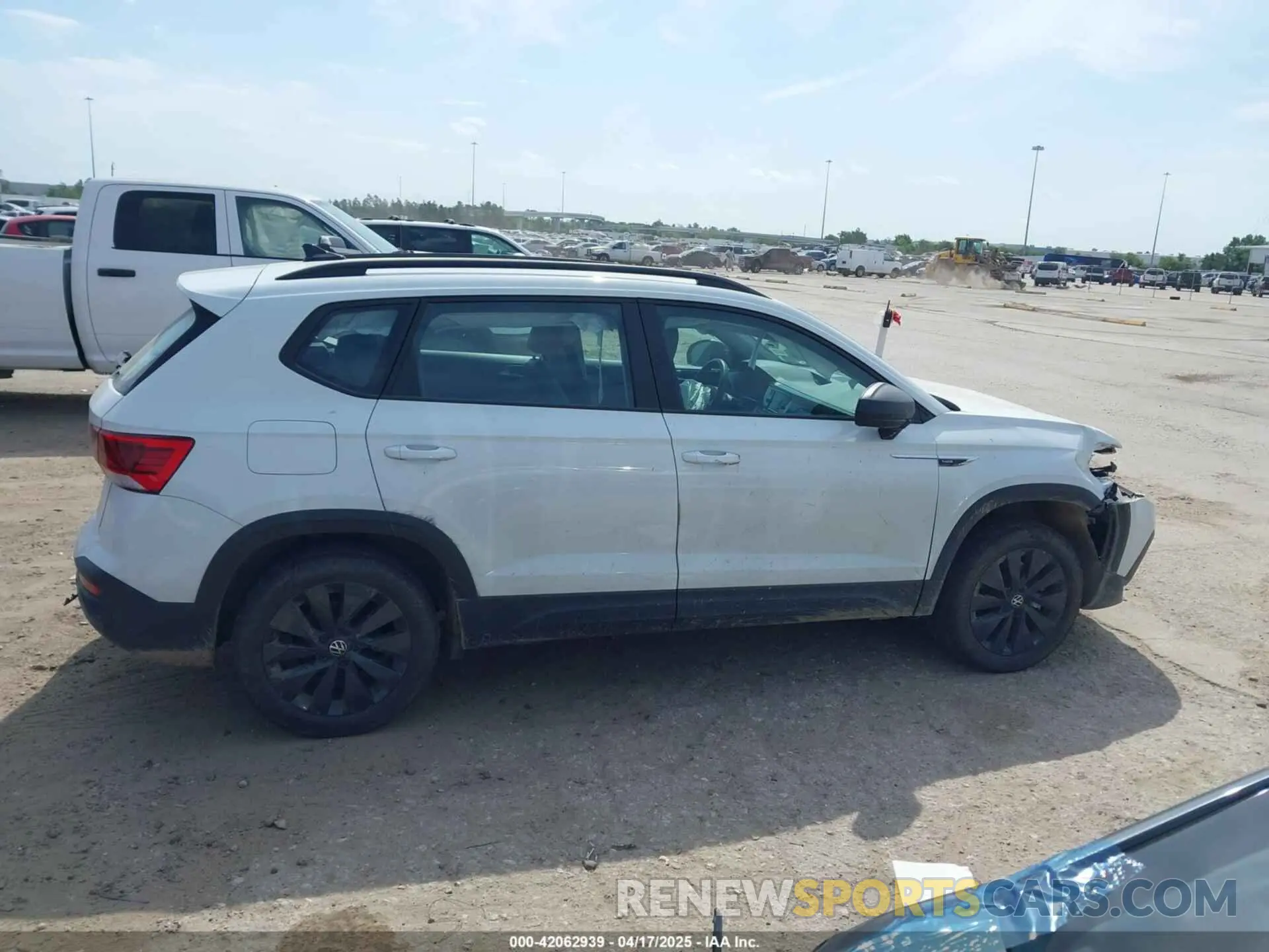 13 Фотография поврежденного автомобиля 3VV5X7B28RM010019 VOLKSWAGEN TAOS 2024