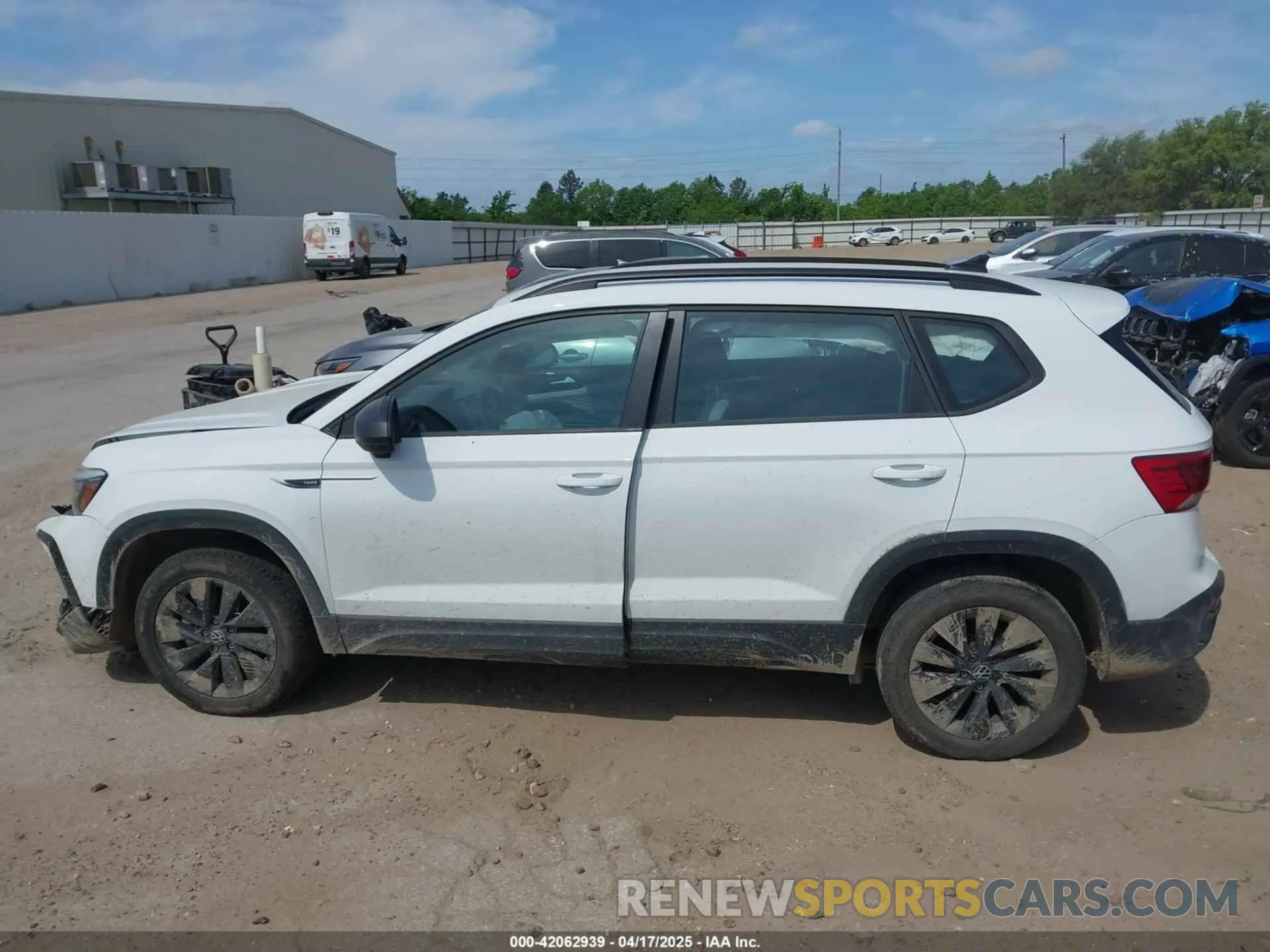 14 Фотография поврежденного автомобиля 3VV5X7B28RM010019 VOLKSWAGEN TAOS 2024