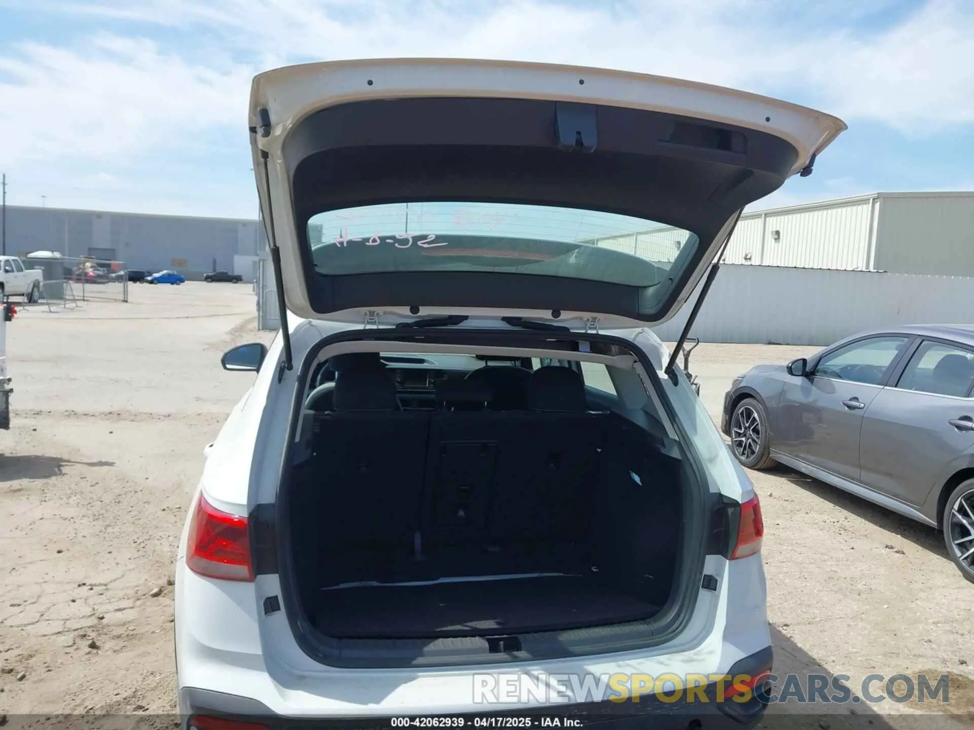 17 Фотография поврежденного автомобиля 3VV5X7B28RM010019 VOLKSWAGEN TAOS 2024