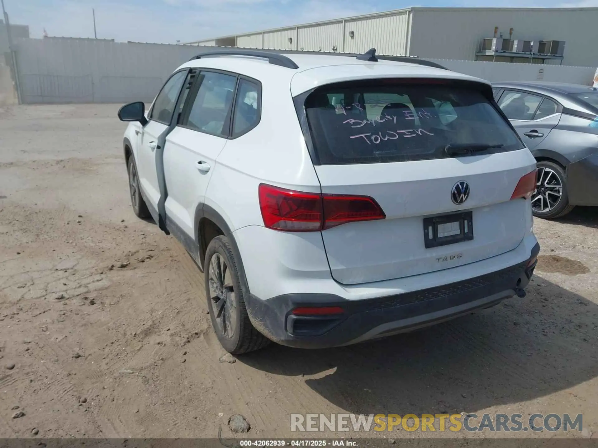 3 Фотография поврежденного автомобиля 3VV5X7B28RM010019 VOLKSWAGEN TAOS 2024