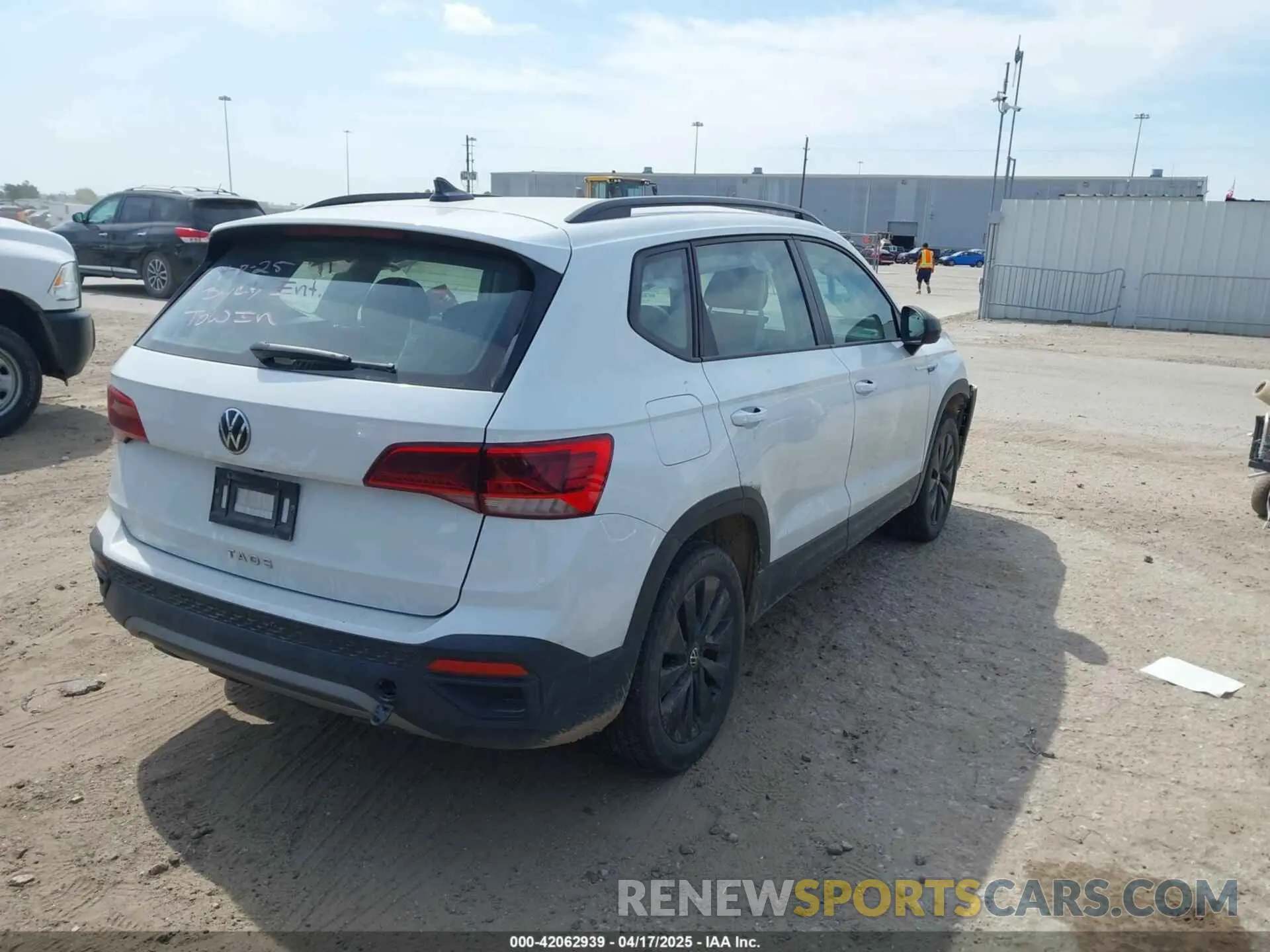 4 Фотография поврежденного автомобиля 3VV5X7B28RM010019 VOLKSWAGEN TAOS 2024