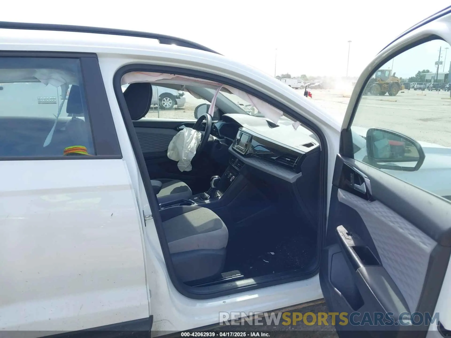 5 Фотография поврежденного автомобиля 3VV5X7B28RM010019 VOLKSWAGEN TAOS 2024