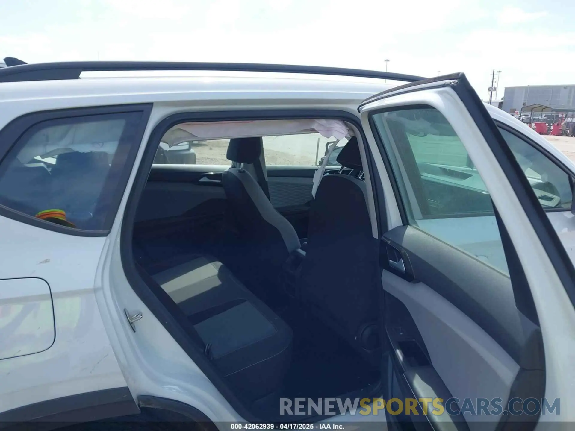 8 Фотография поврежденного автомобиля 3VV5X7B28RM010019 VOLKSWAGEN TAOS 2024