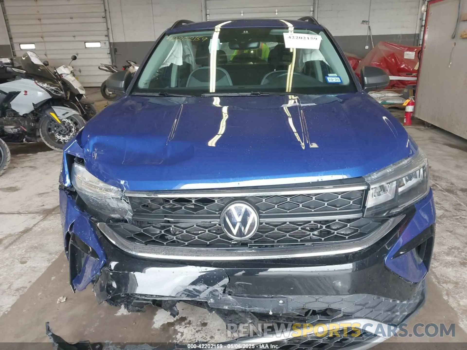 12 Photograph of a damaged car 3VV5X7B29RM027086 VOLKSWAGEN TAOS 2024