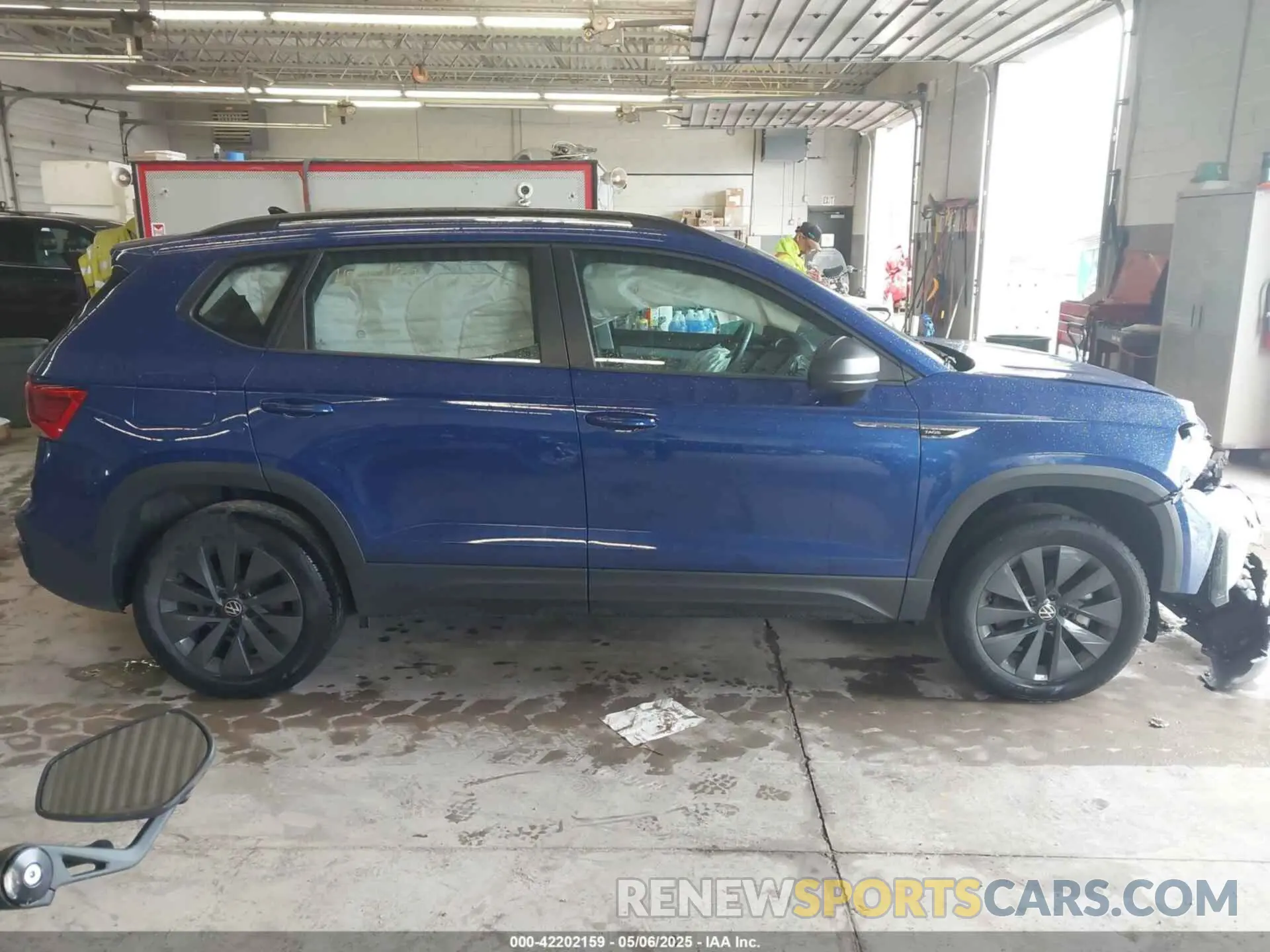 13 Photograph of a damaged car 3VV5X7B29RM027086 VOLKSWAGEN TAOS 2024