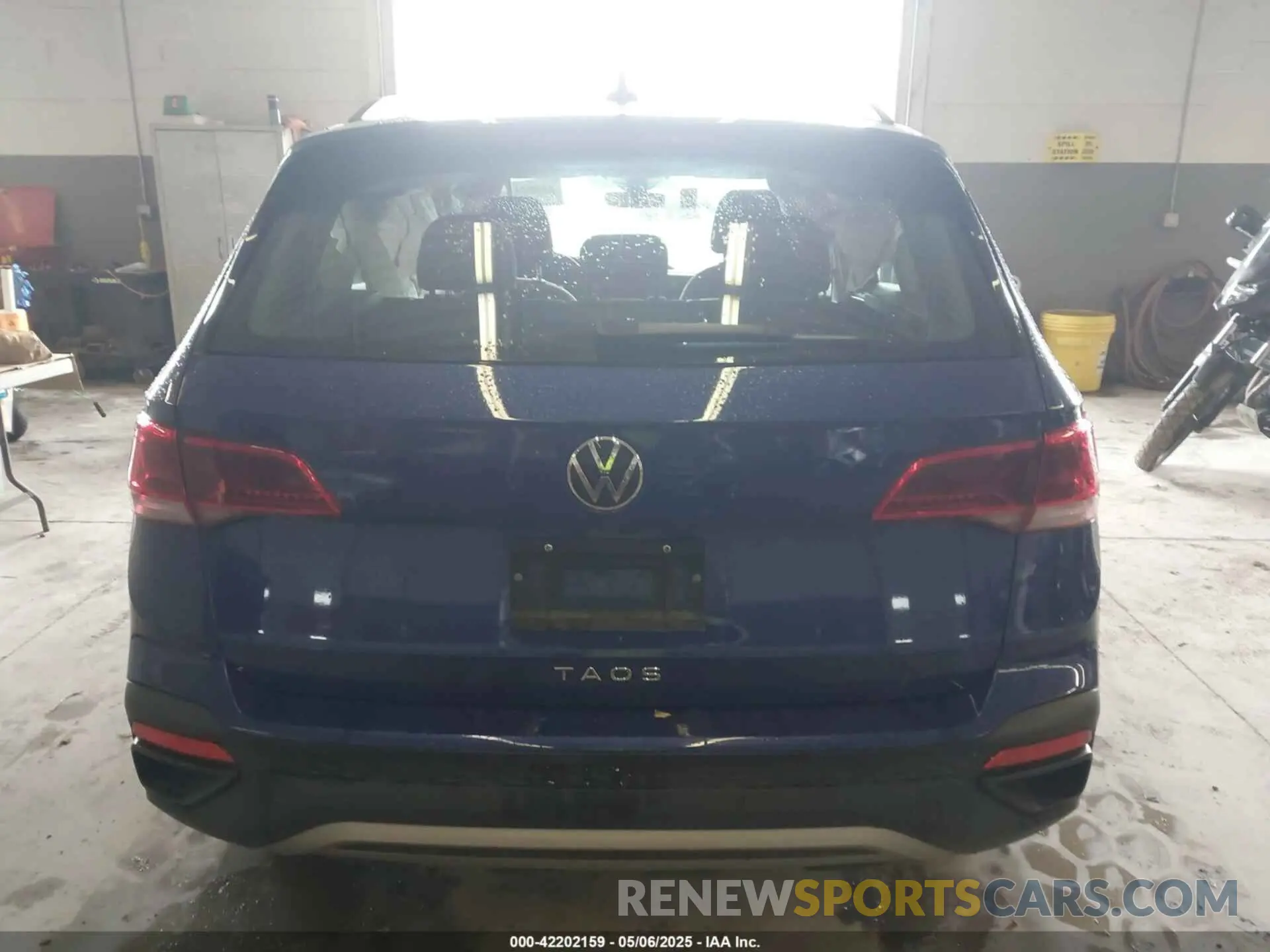 16 Photograph of a damaged car 3VV5X7B29RM027086 VOLKSWAGEN TAOS 2024