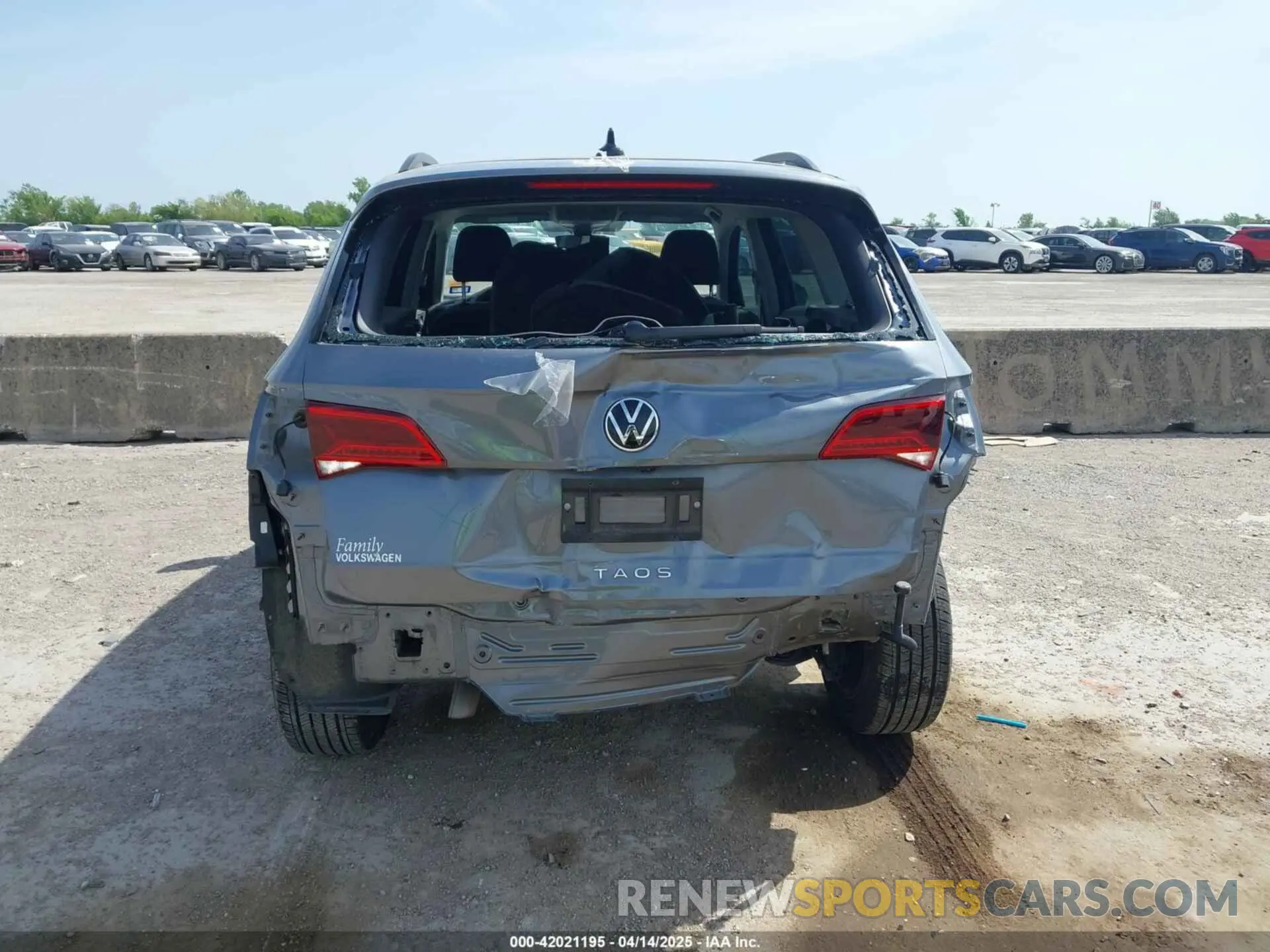 16 Photograph of a damaged car 3VV5X7B29RM073159 VOLKSWAGEN TAOS 2024