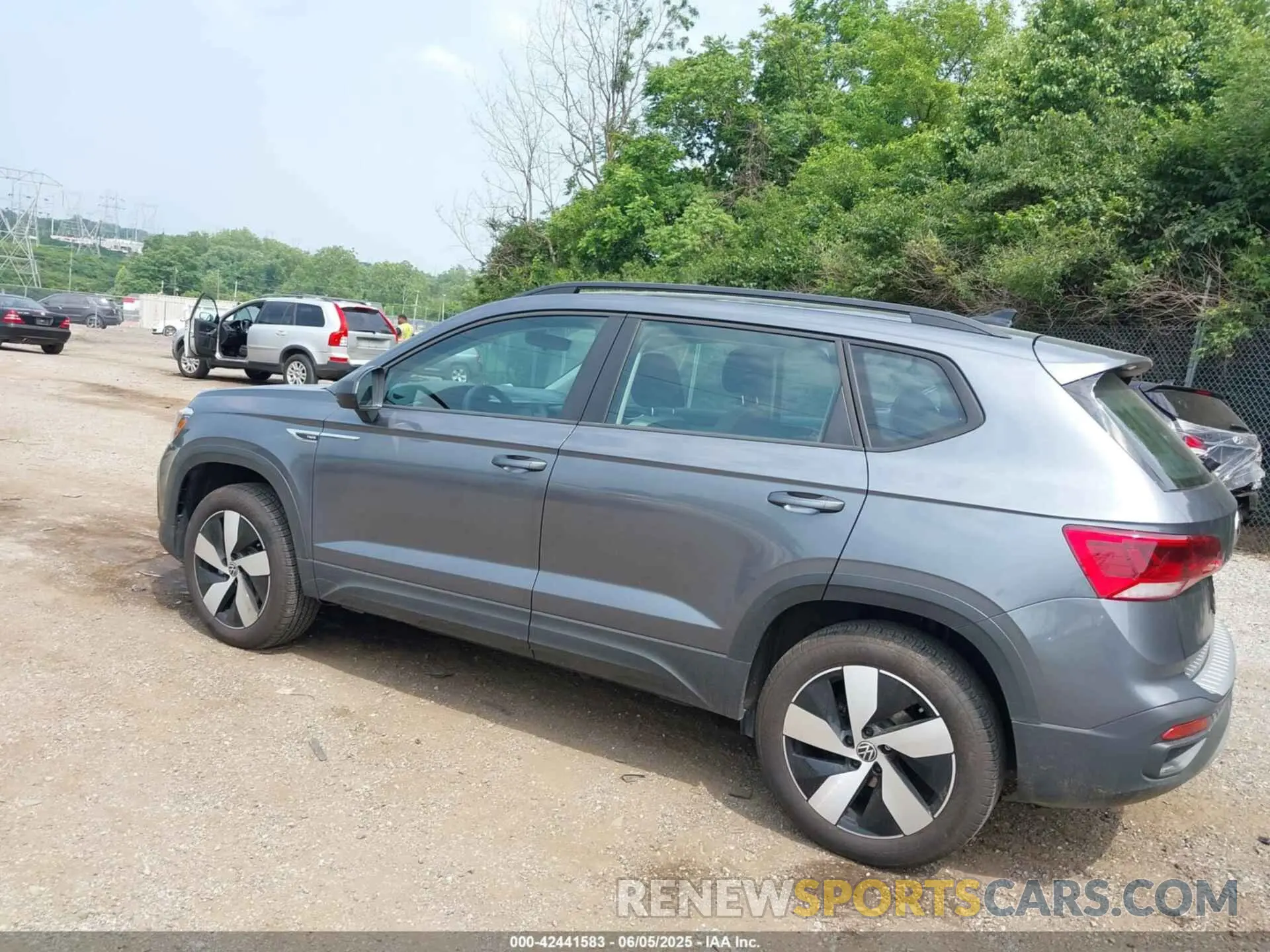 3 Фотография поврежденного автомобиля 3VV8X7B26RM058437 VOLKSWAGEN TAOS 2024