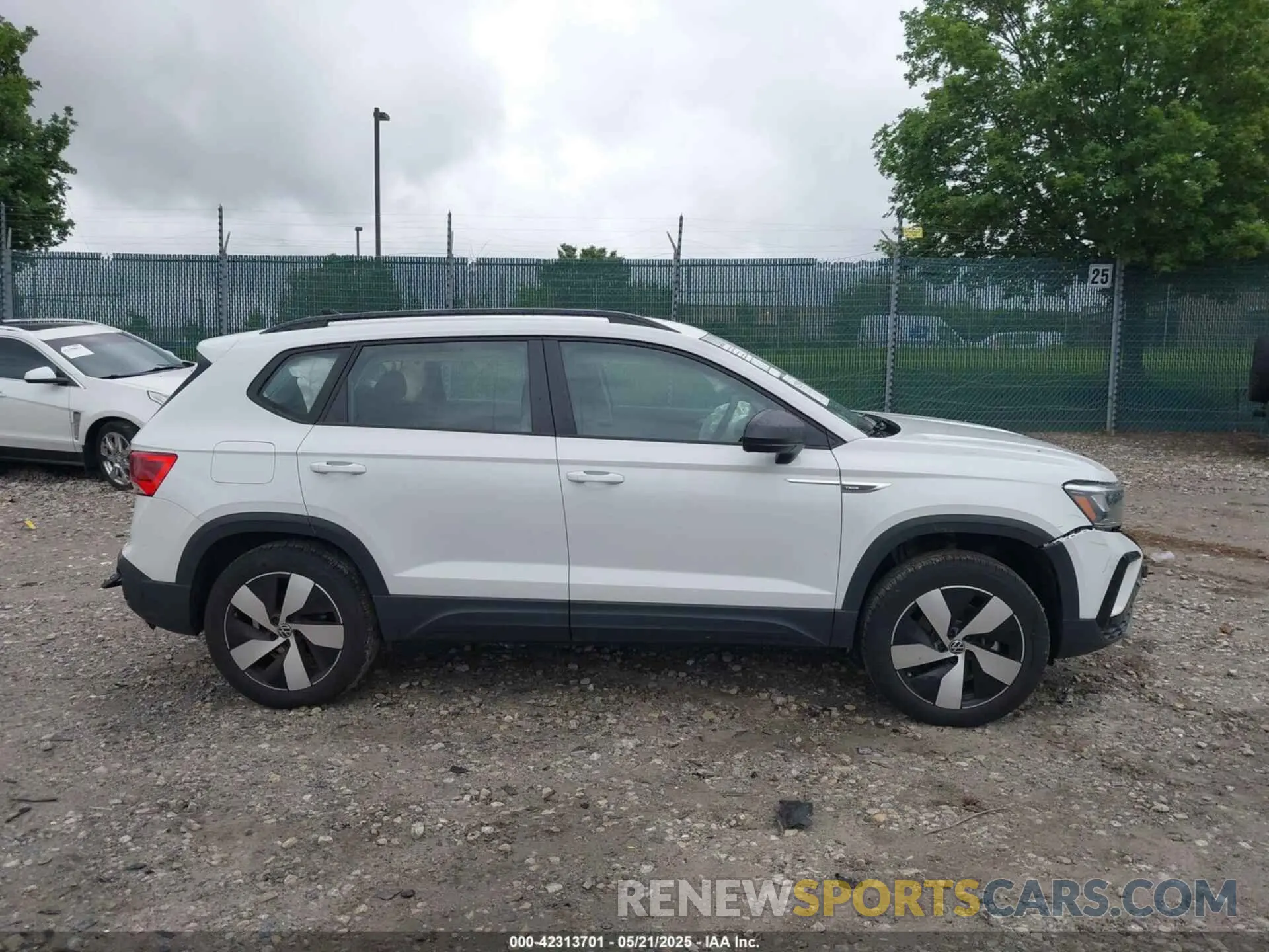 14 Photograph of a damaged car 3VV8X7B26RM069597 VOLKSWAGEN TAOS 2024