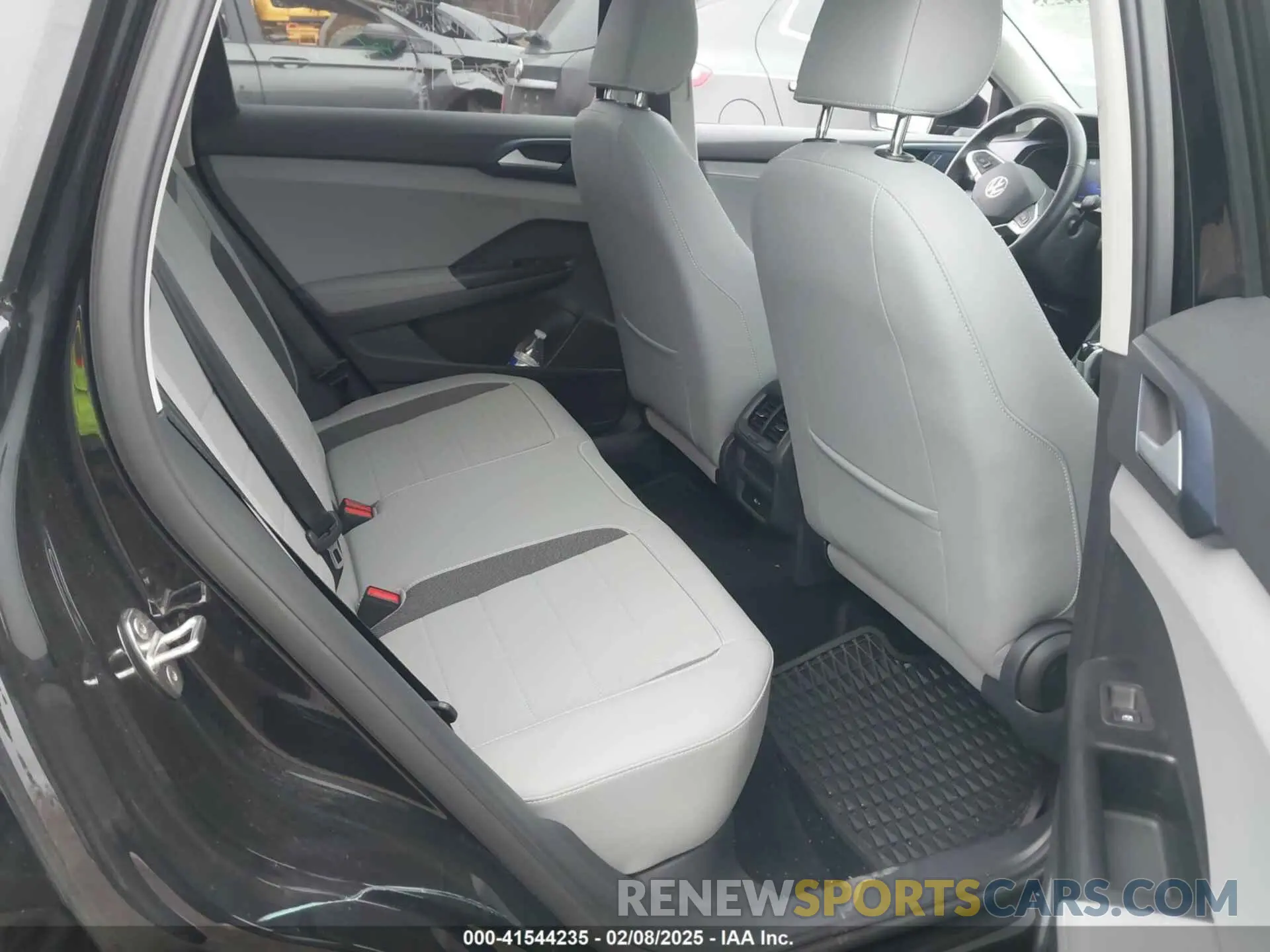 8 Фотография поврежденного автомобиля 3VVEX7B21RM077979 VOLKSWAGEN TAOS 2024