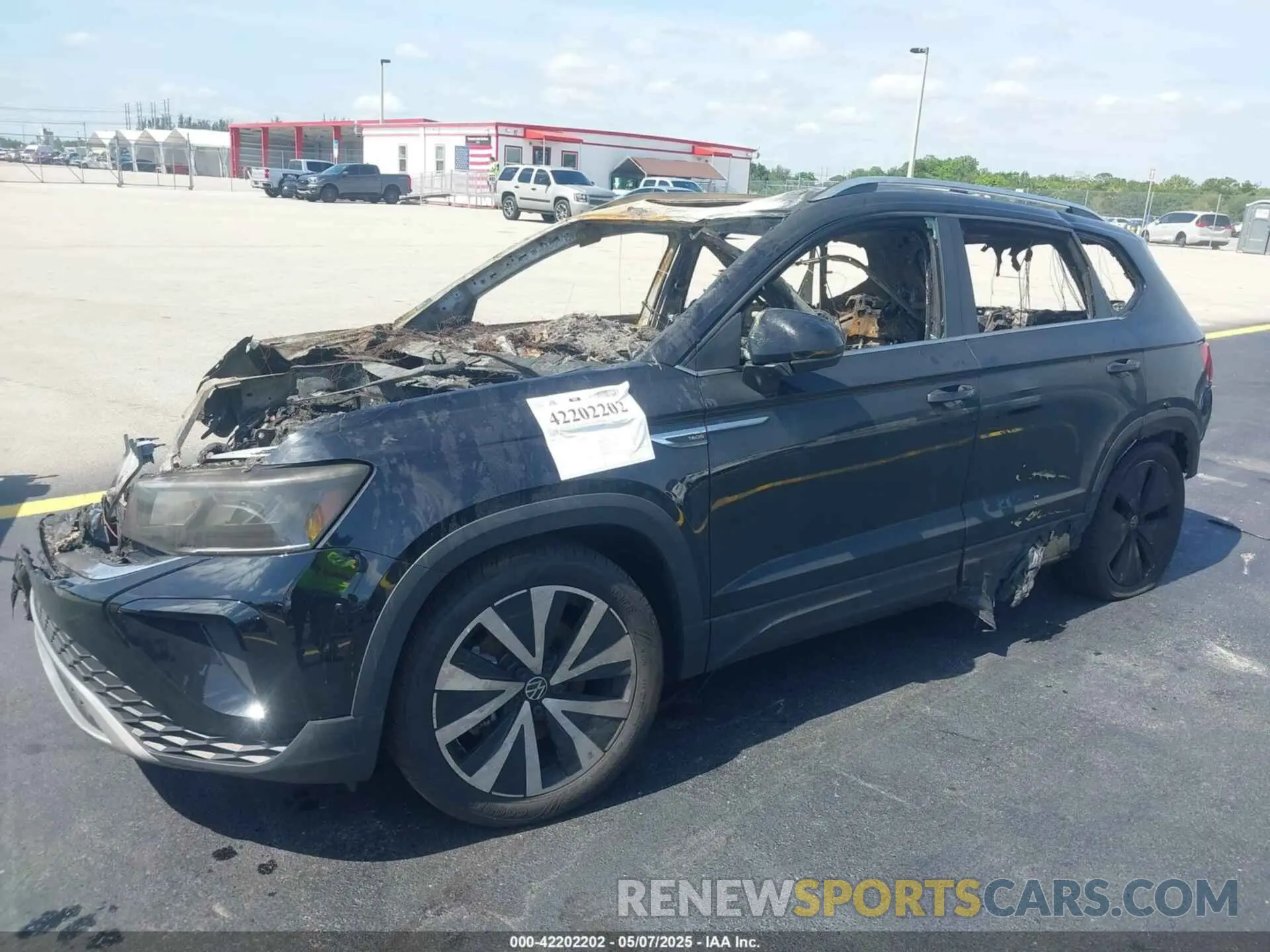2 Фотография поврежденного автомобиля 3VVEX7B25RM056343 VOLKSWAGEN TAOS 2024