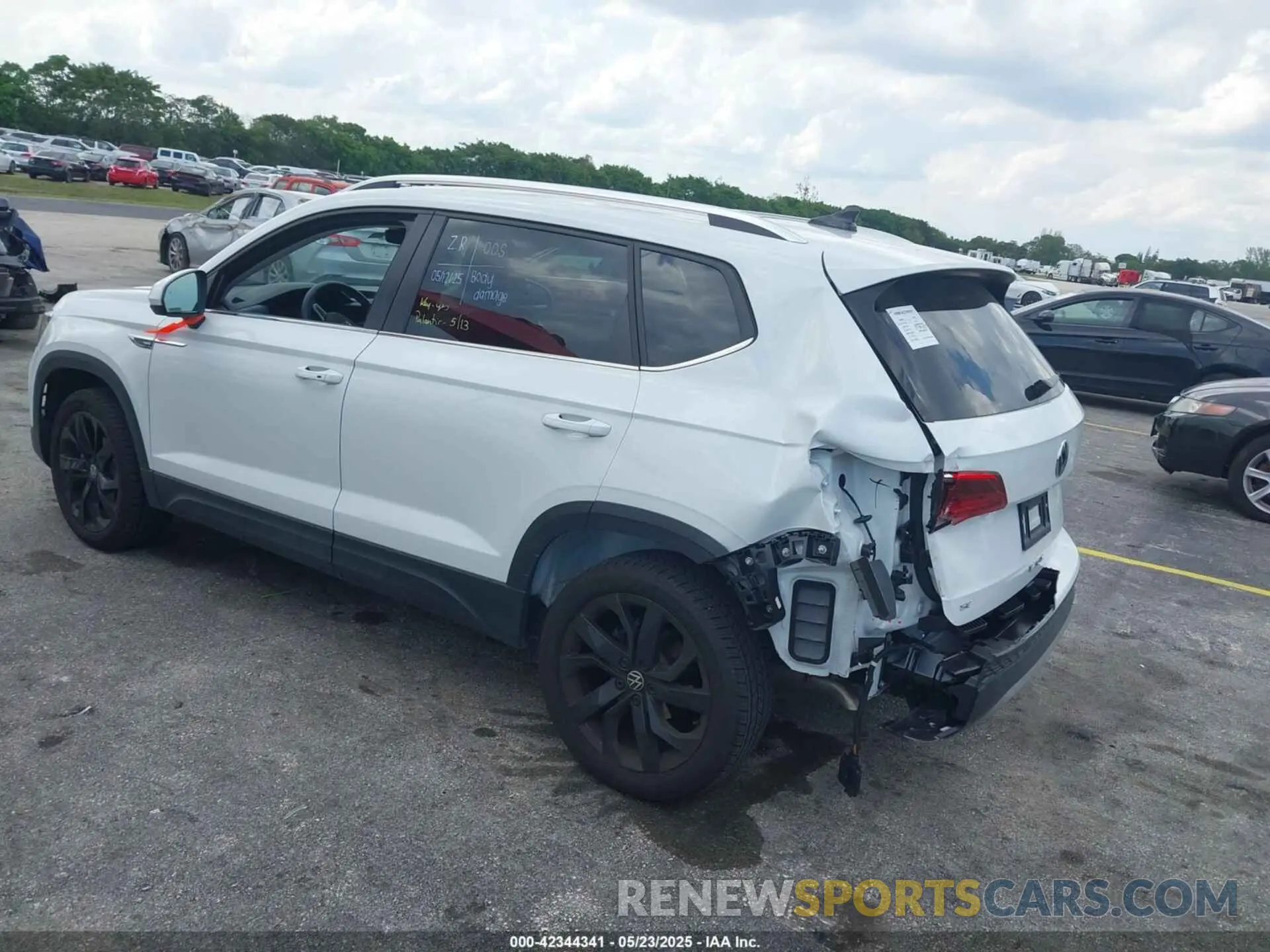 3 Photograph of a damaged car 3VVEX7B26RM128537 VOLKSWAGEN TAOS 2024