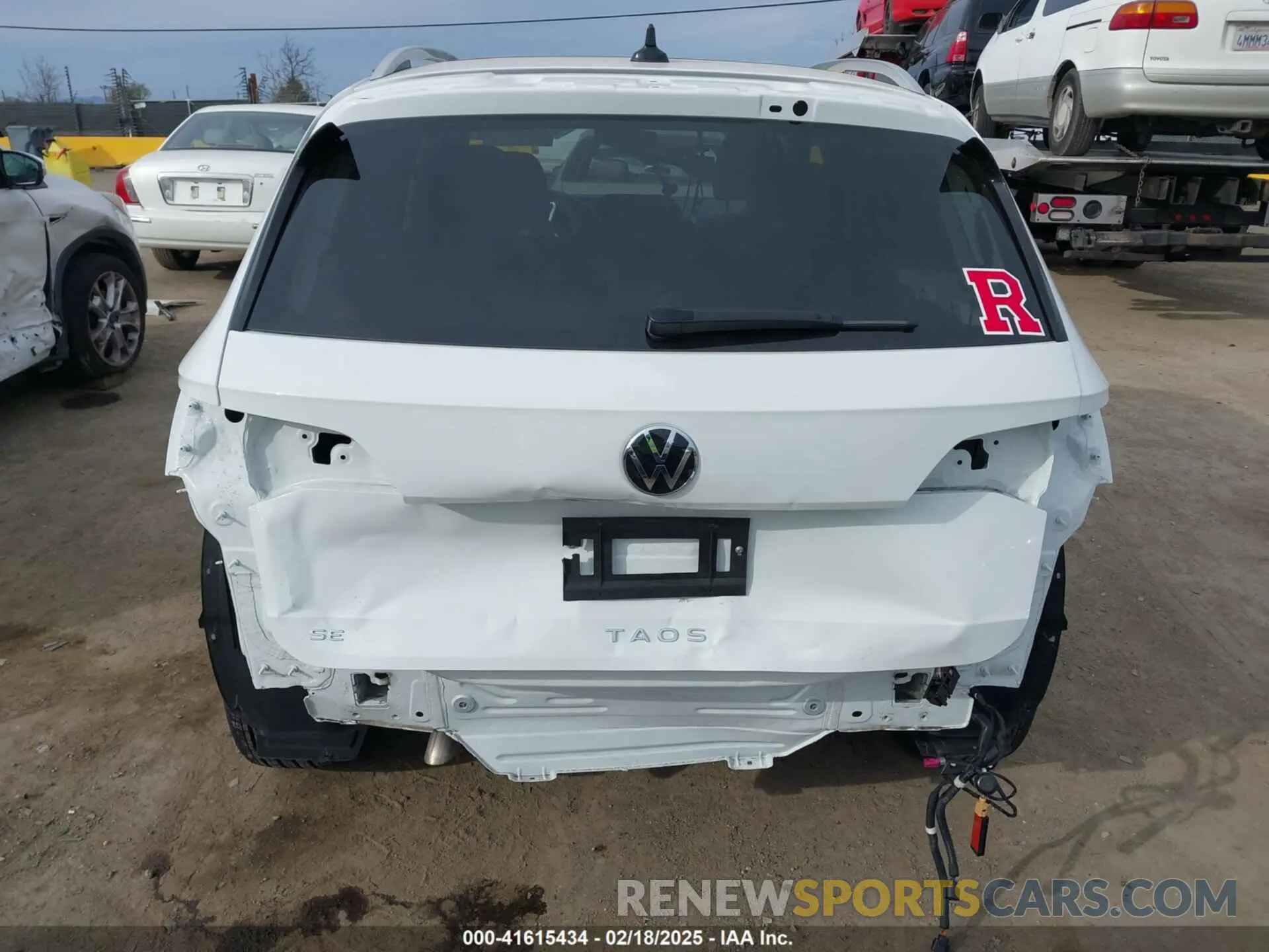 17 Photograph of a damaged car 3VVEX7B2XRM058086 VOLKSWAGEN TAOS 2024