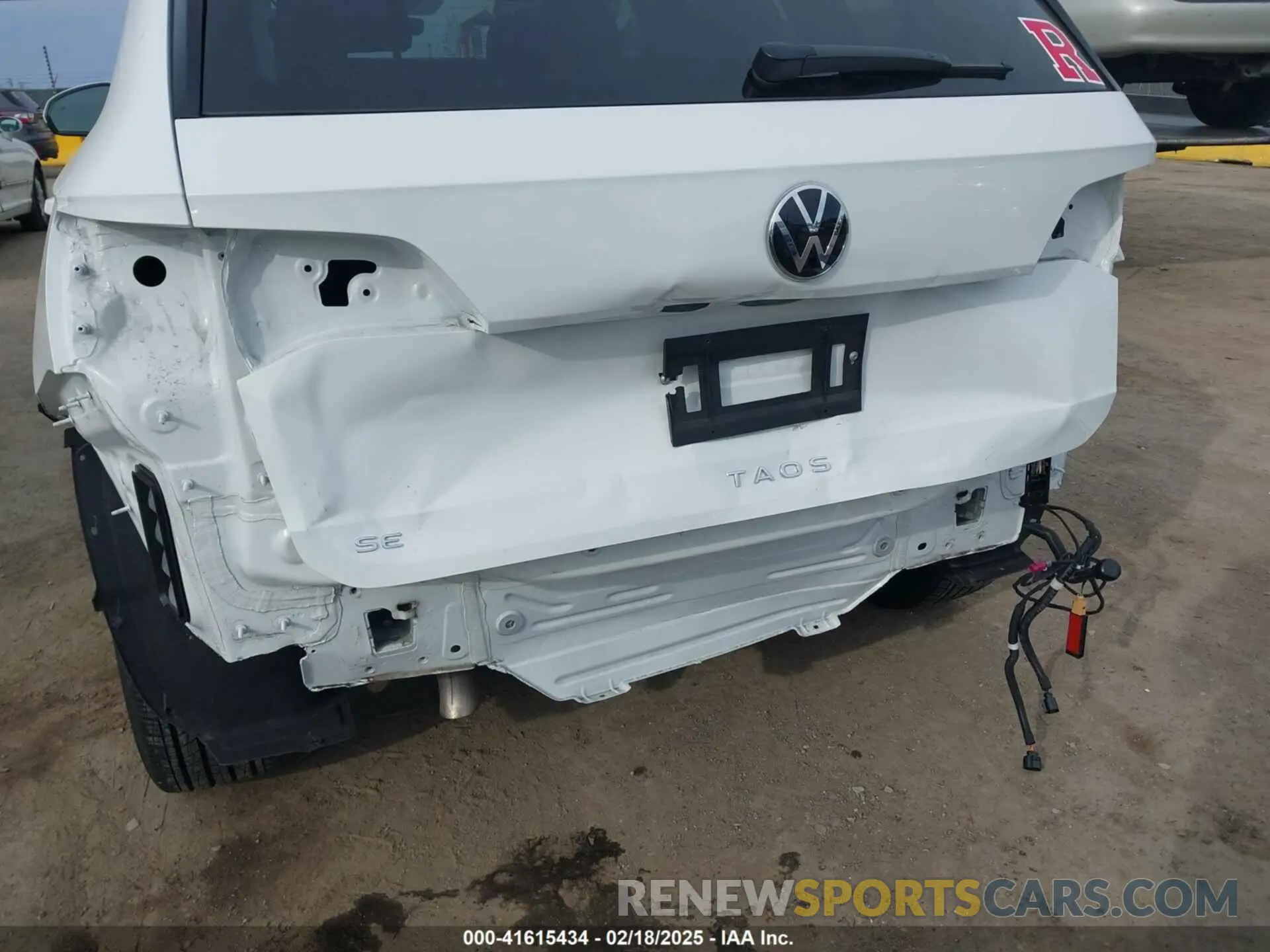 18 Photograph of a damaged car 3VVEX7B2XRM058086 VOLKSWAGEN TAOS 2024