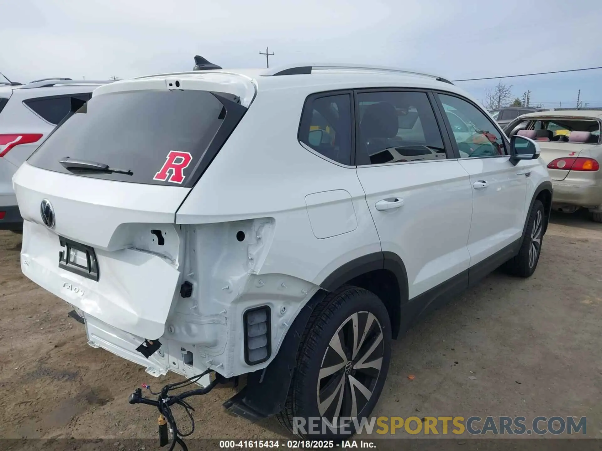 4 Photograph of a damaged car 3VVEX7B2XRM058086 VOLKSWAGEN TAOS 2024