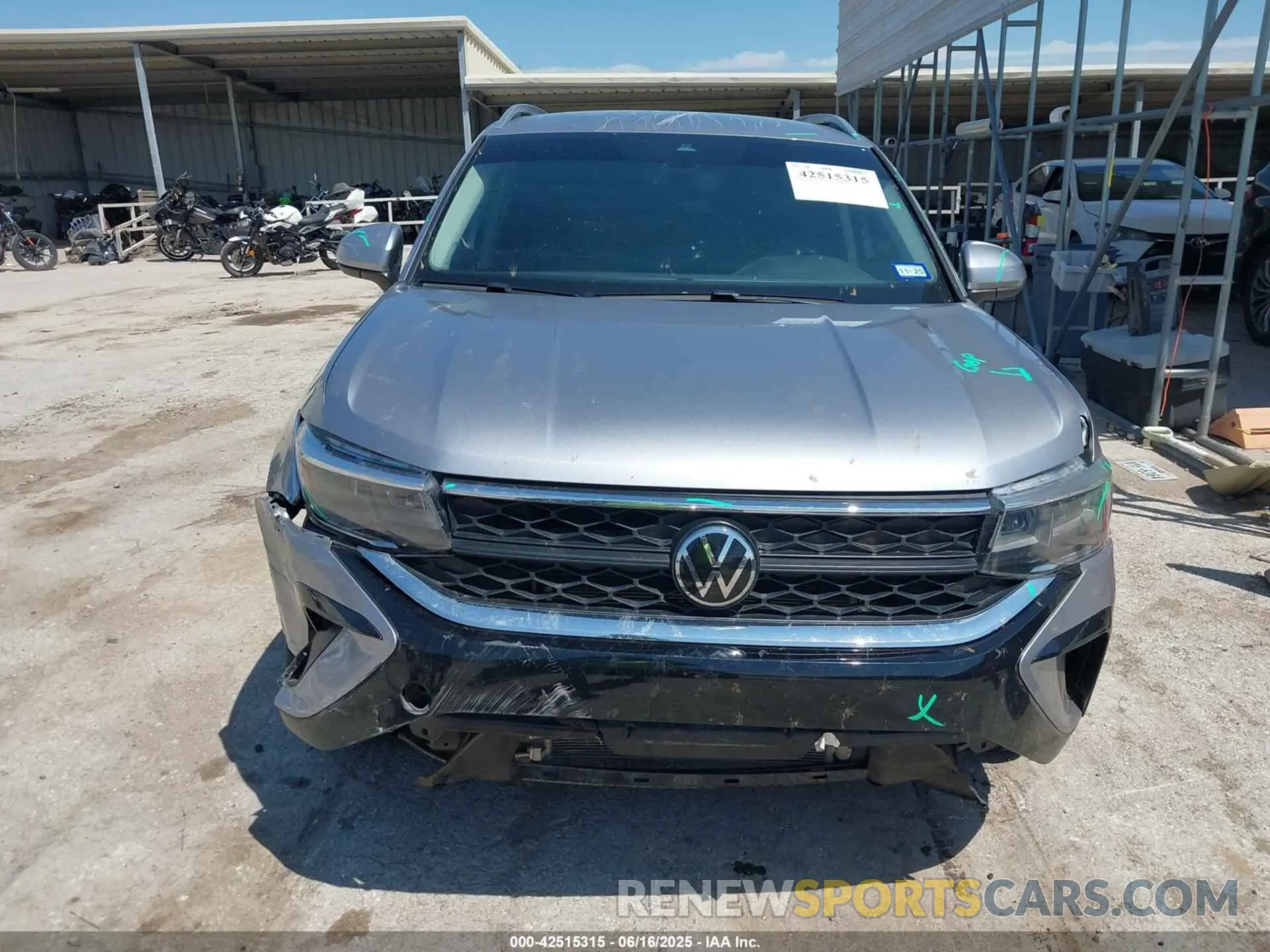 12 Photograph of a damaged car 3VVSX7B20RM004282 VOLKSWAGEN TAOS 2024