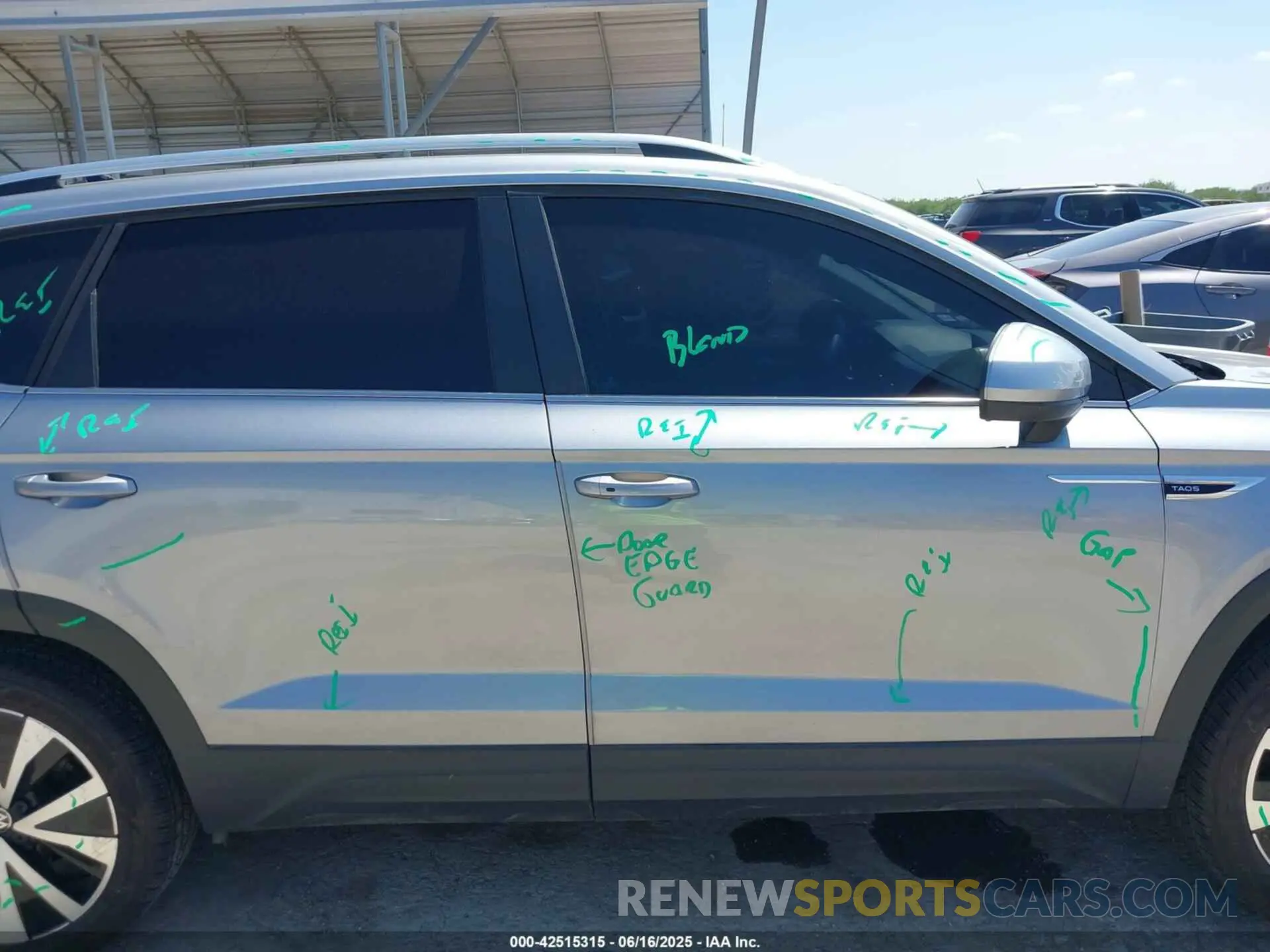 13 Photograph of a damaged car 3VVSX7B20RM004282 VOLKSWAGEN TAOS 2024