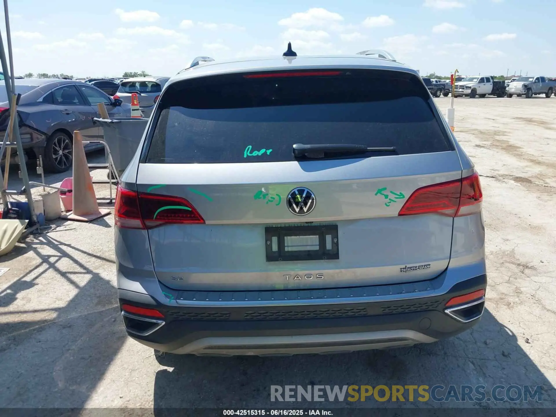 16 Photograph of a damaged car 3VVSX7B20RM004282 VOLKSWAGEN TAOS 2024