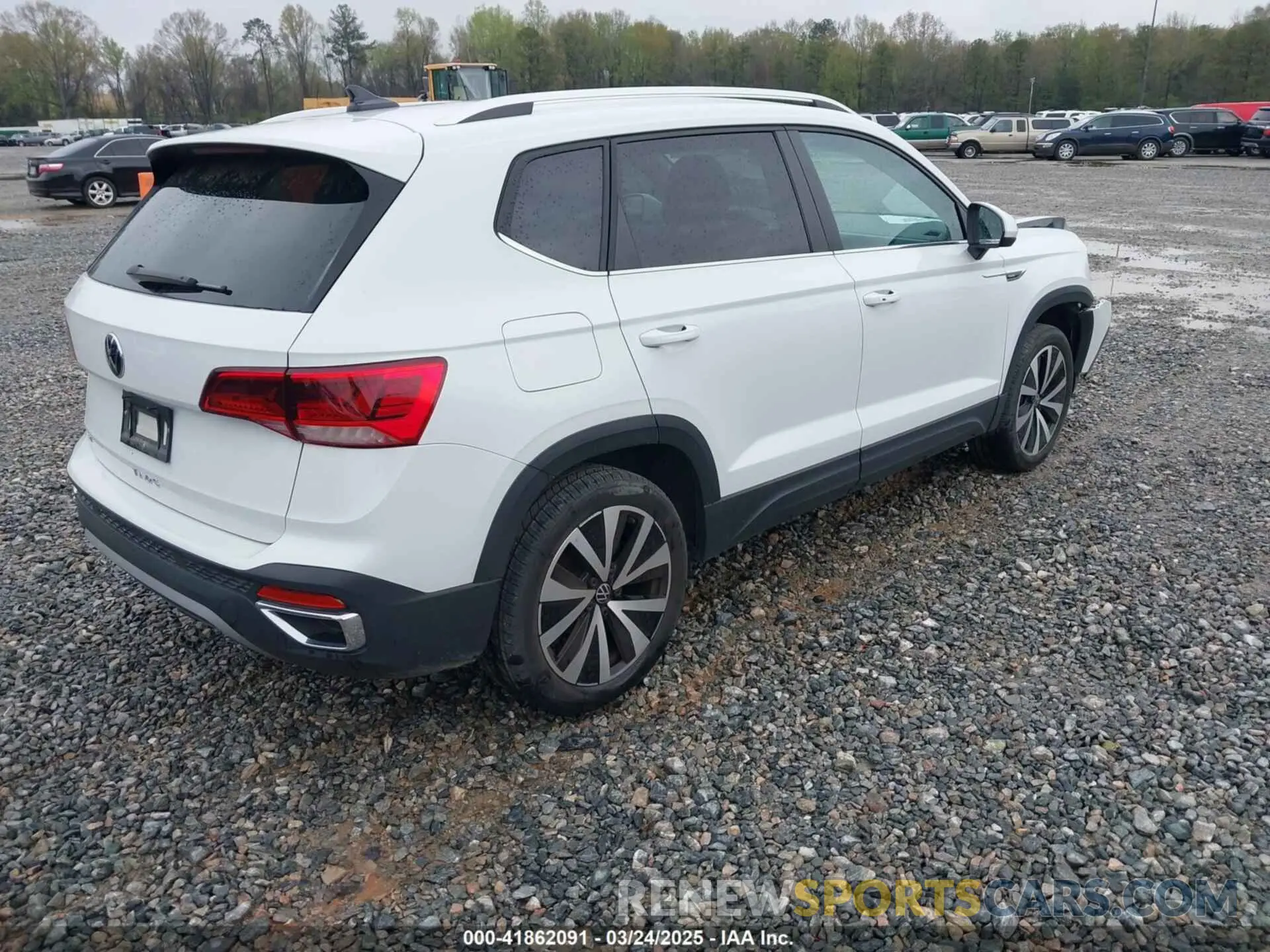 4 Photograph of a damaged car 3VVSX7B20RM017436 VOLKSWAGEN TAOS 2024