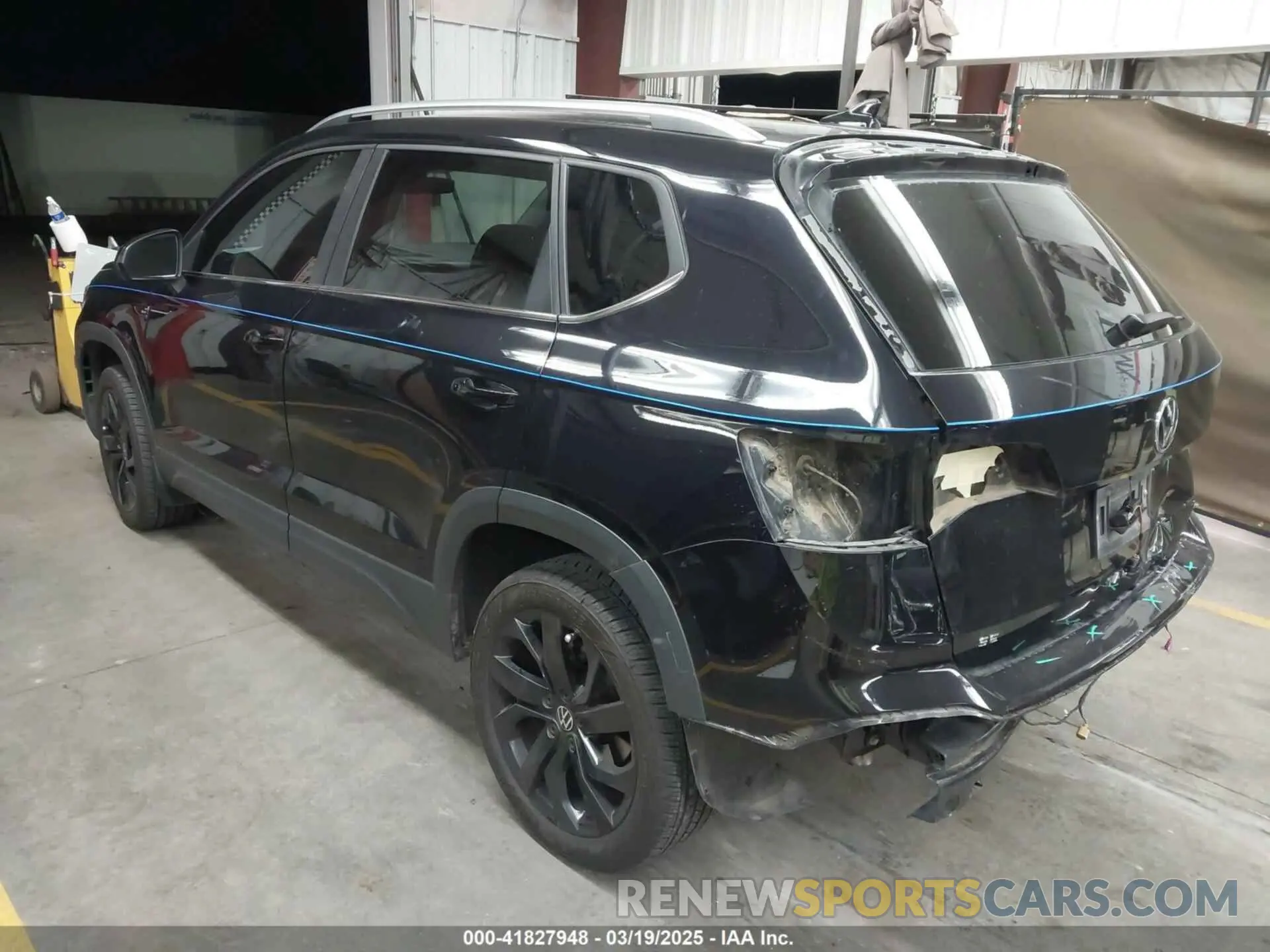 3 Photograph of a damaged car 3VVSX7B21RM056312 VOLKSWAGEN TAOS 2024
