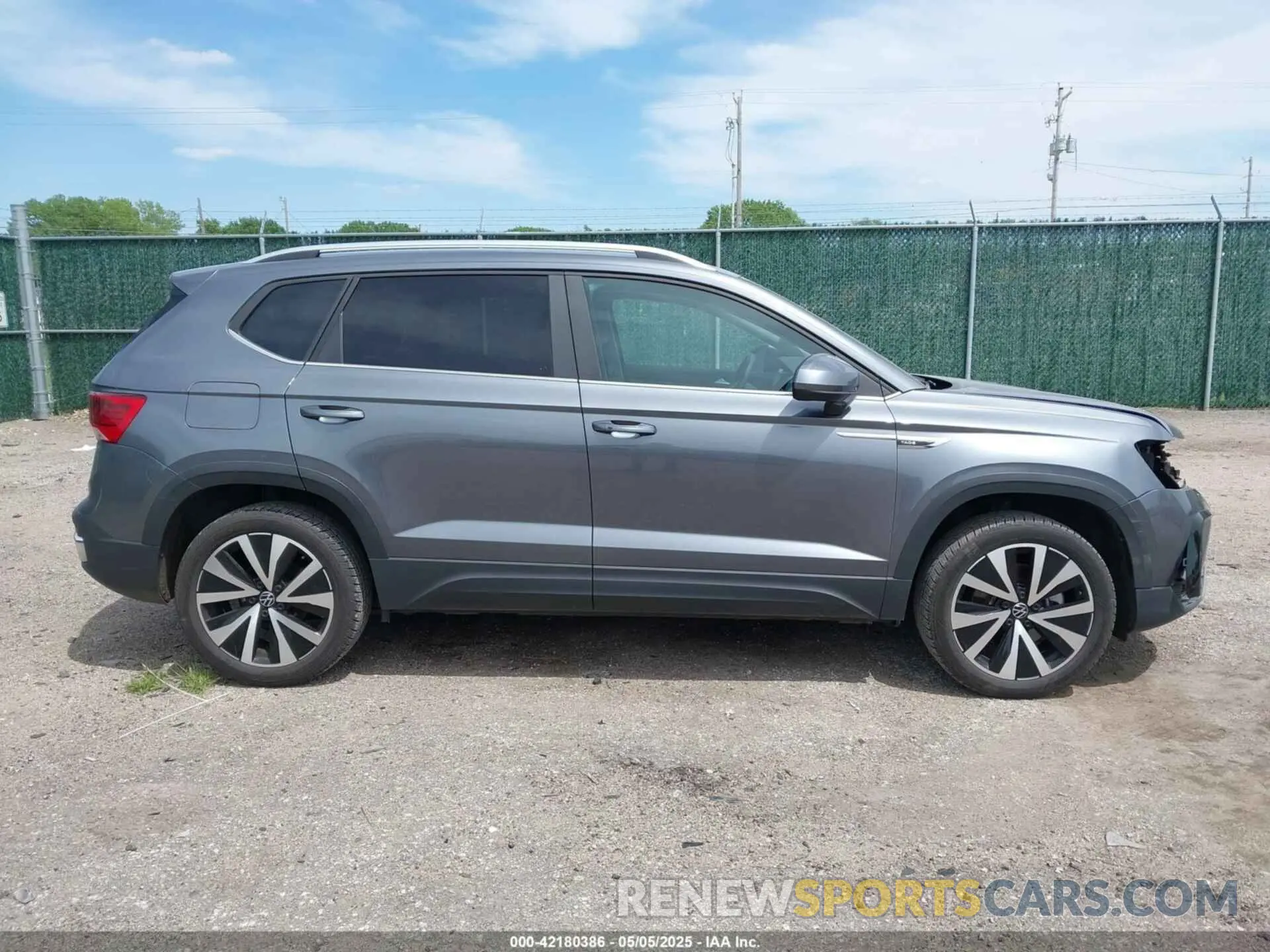 14 Photograph of a damaged car 3VVSX7B26RM020552 VOLKSWAGEN TAOS 2024