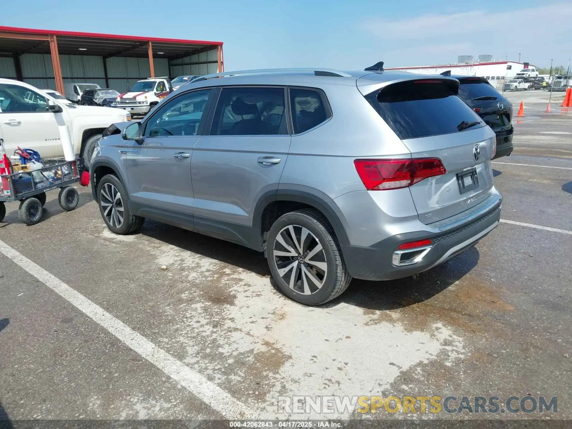 3 Фотография поврежденного автомобиля 3VVSX7B29RM099005 VOLKSWAGEN TAOS 2024