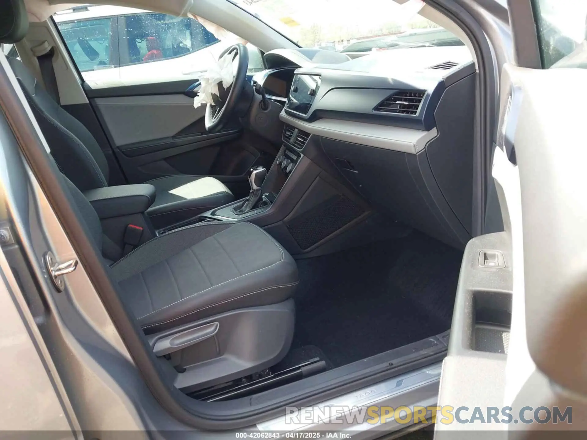 5 Фотография поврежденного автомобиля 3VVSX7B29RM099005 VOLKSWAGEN TAOS 2024