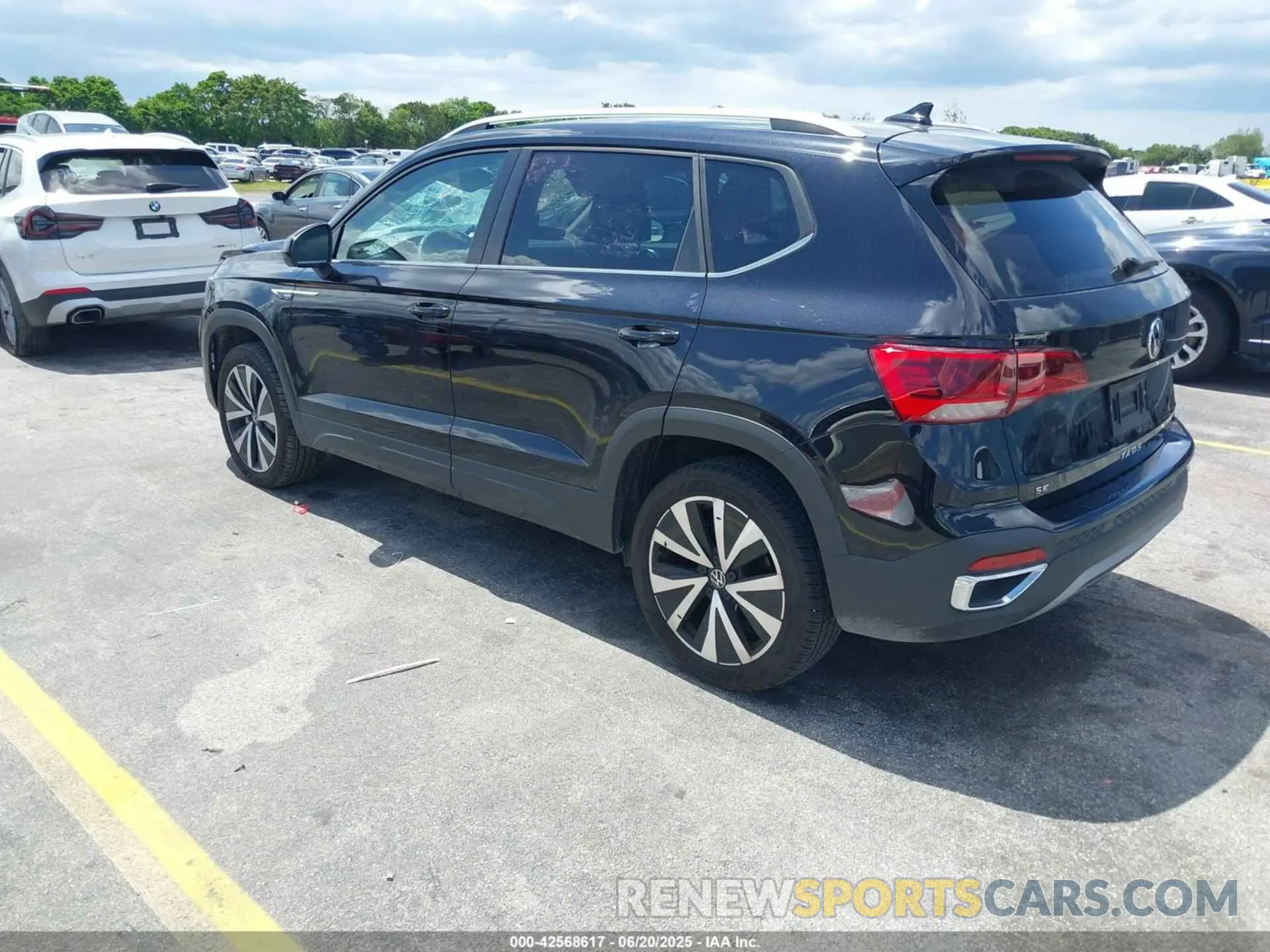 3 Photograph of a damaged car 3VVSX7B29RM119270 VOLKSWAGEN TAOS 2024