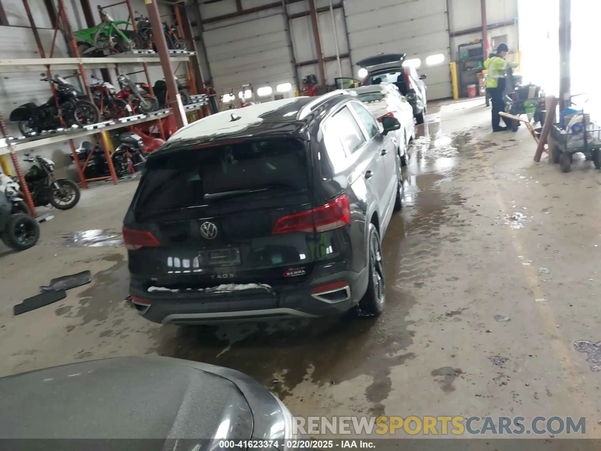 17 Photograph of a damaged car 3VVUX7B24RM044079 VOLKSWAGEN TAOS 2024