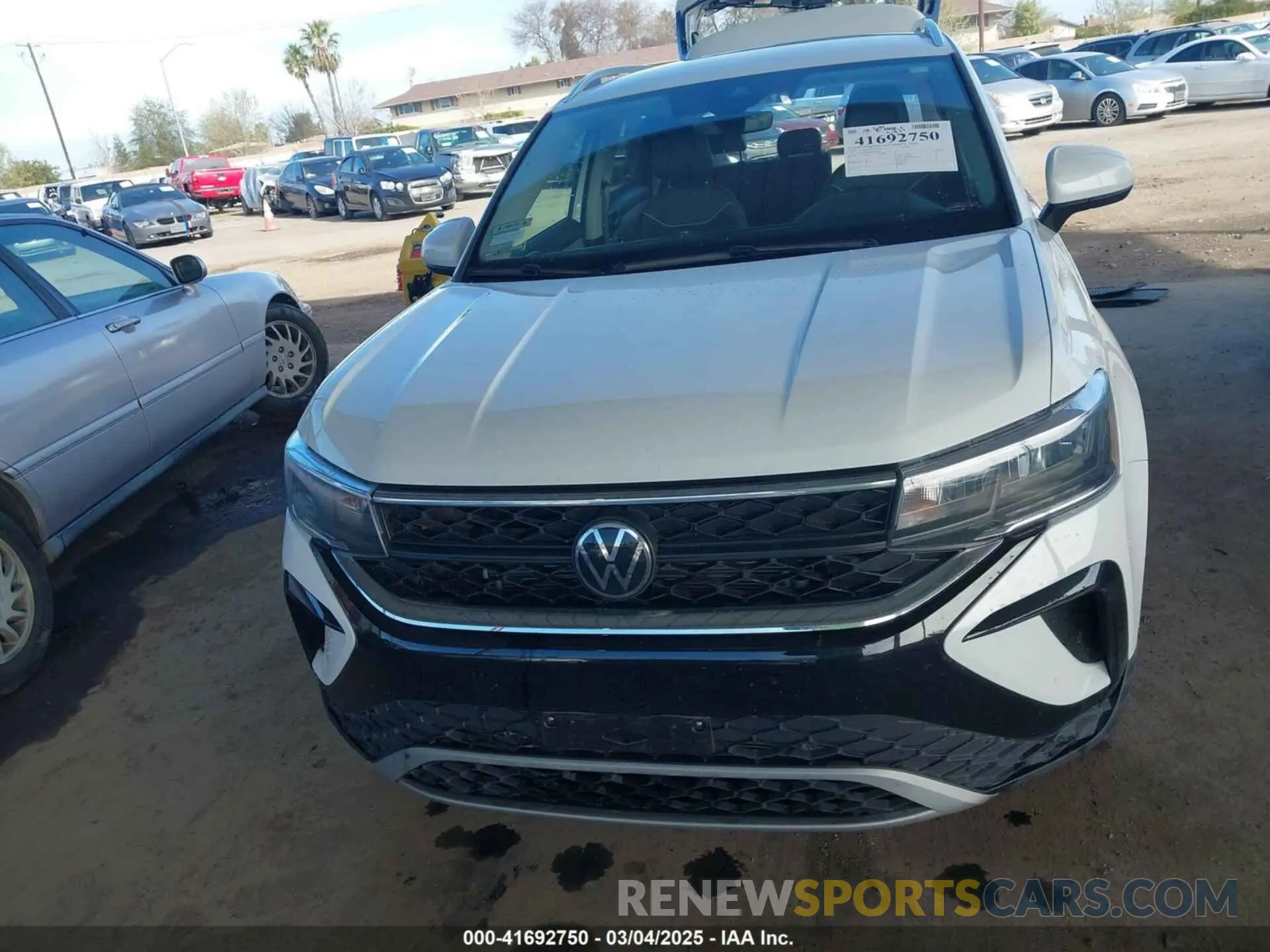 13 Фотография поврежденного автомобиля 3VVUX7B28RM062424 VOLKSWAGEN TAOS 2024