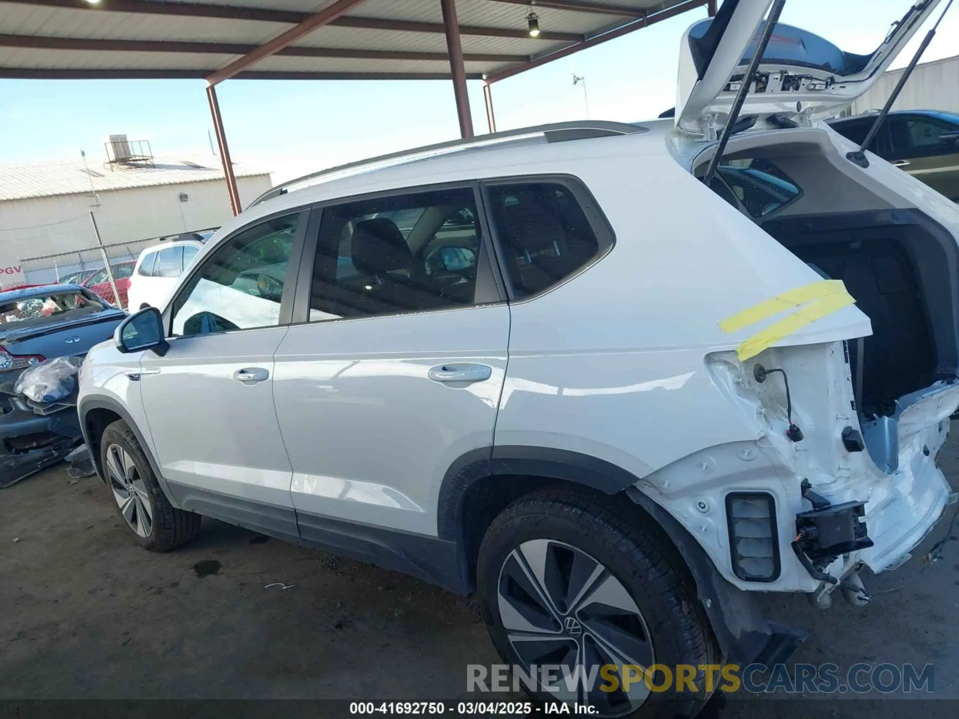 15 Фотография поврежденного автомобиля 3VVUX7B28RM062424 VOLKSWAGEN TAOS 2024