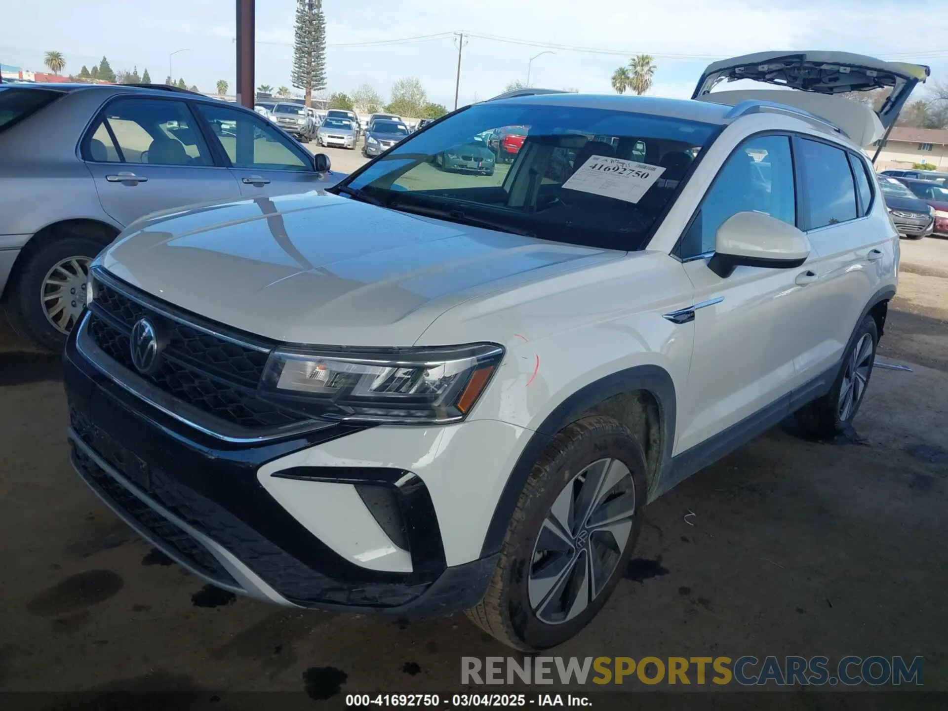 2 Фотография поврежденного автомобиля 3VVUX7B28RM062424 VOLKSWAGEN TAOS 2024