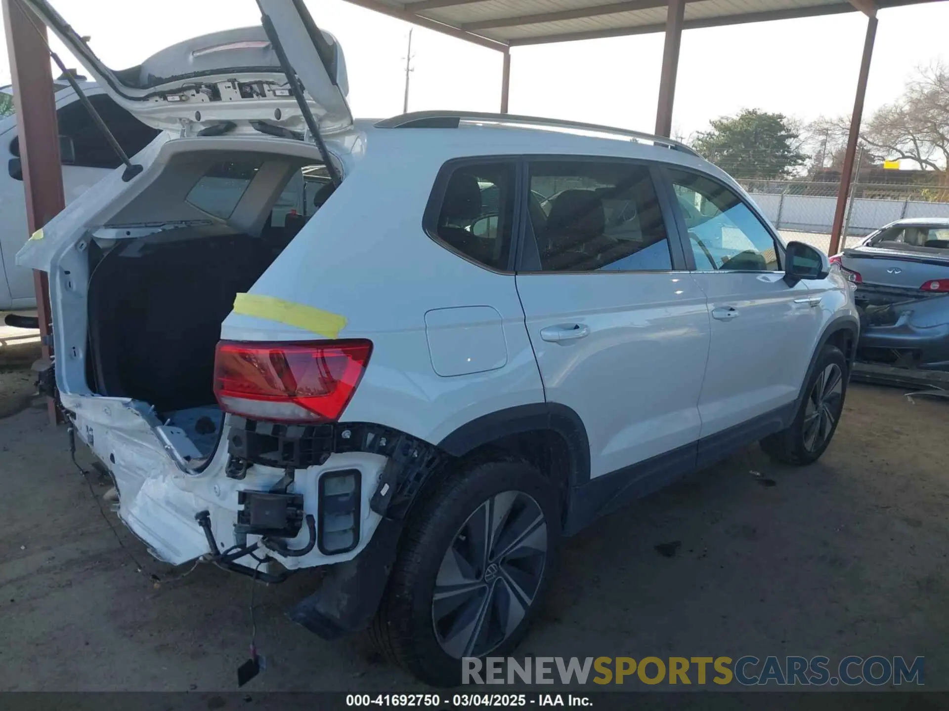 4 Фотография поврежденного автомобиля 3VVUX7B28RM062424 VOLKSWAGEN TAOS 2024