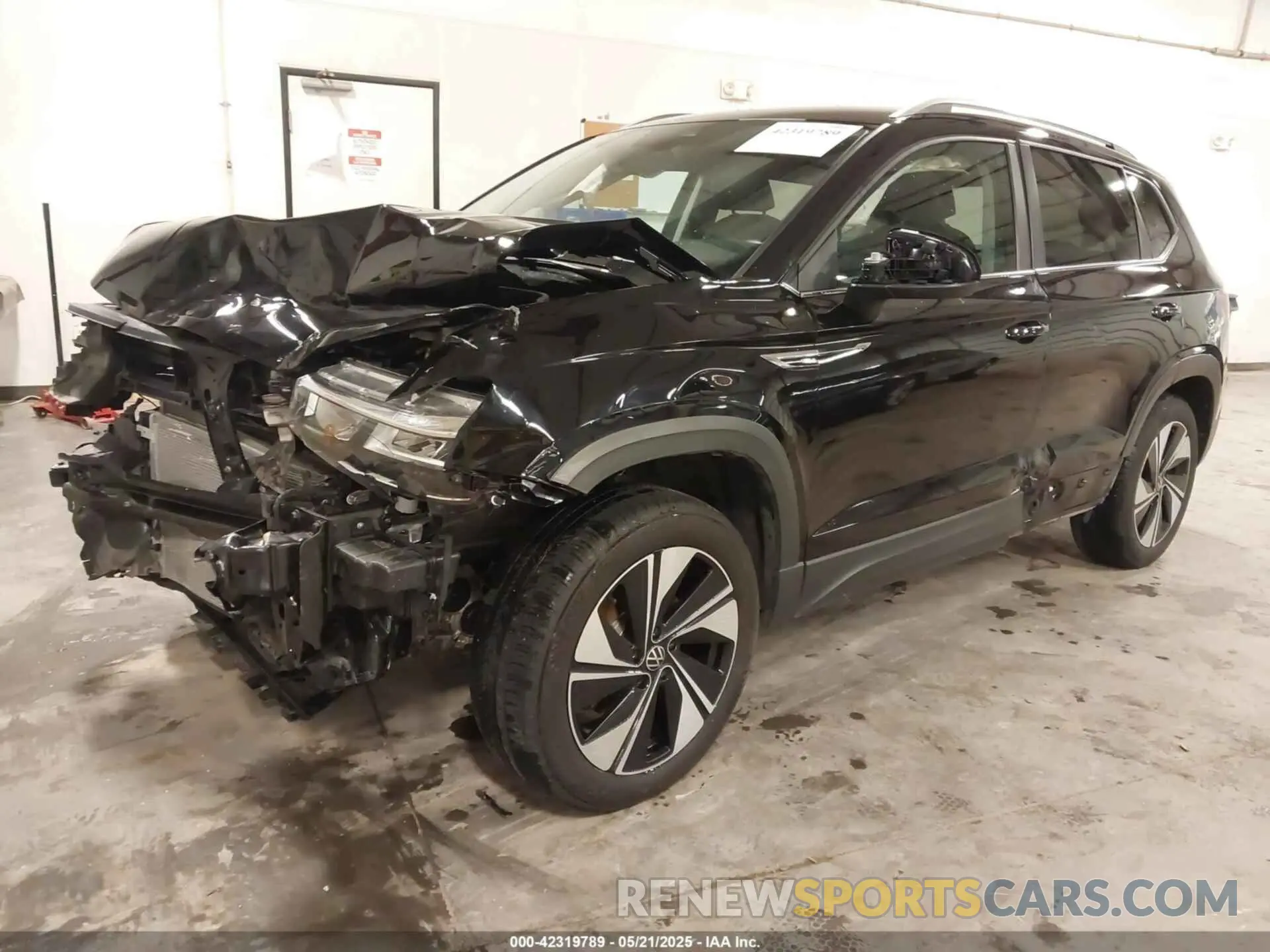 2 Фотография поврежденного автомобиля 3VVVX7B20RM047534 VOLKSWAGEN TAOS 2024