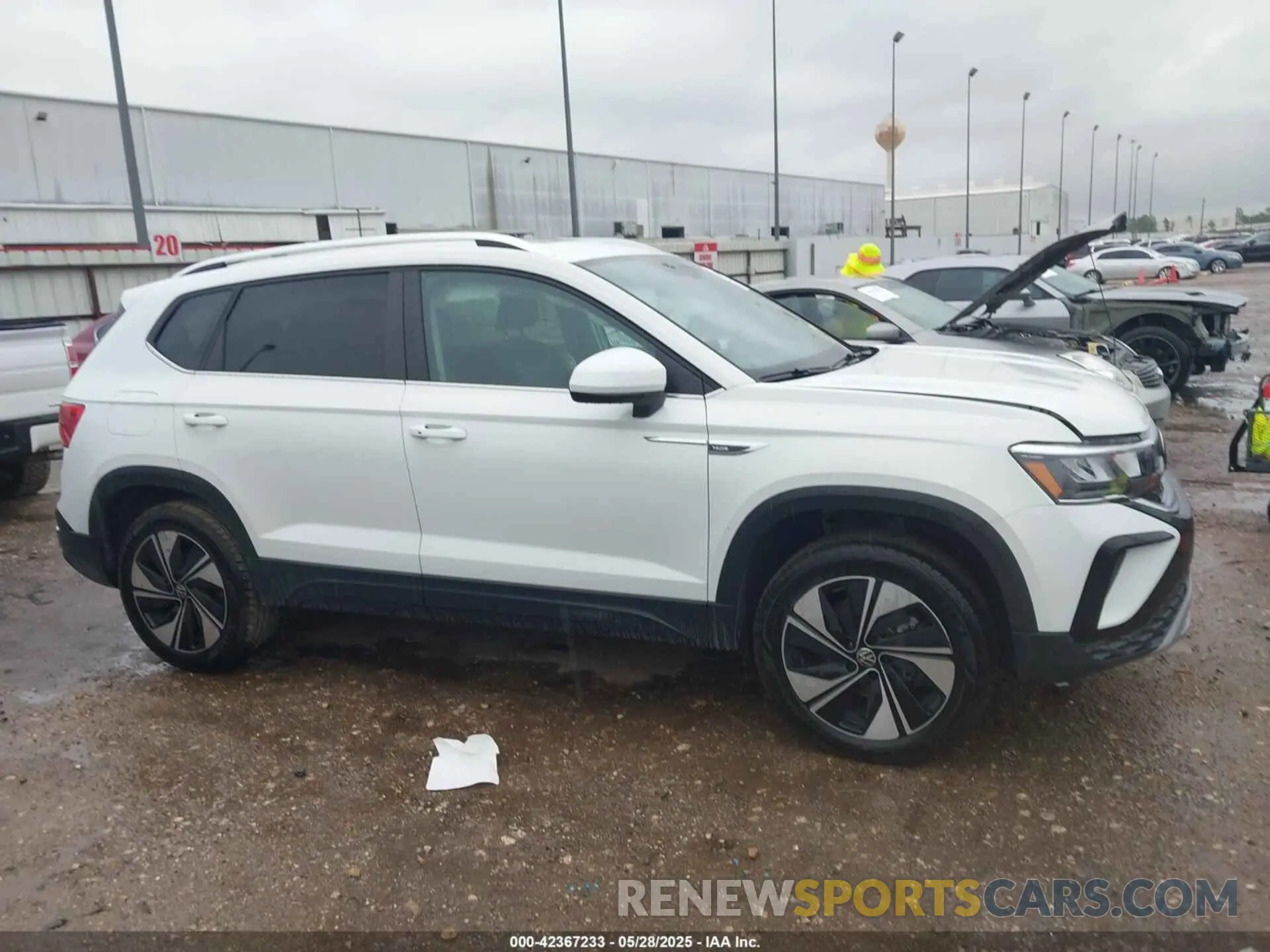 13 Photograph of a damaged car 3VVVX7B22RM122296 VOLKSWAGEN TAOS 2024